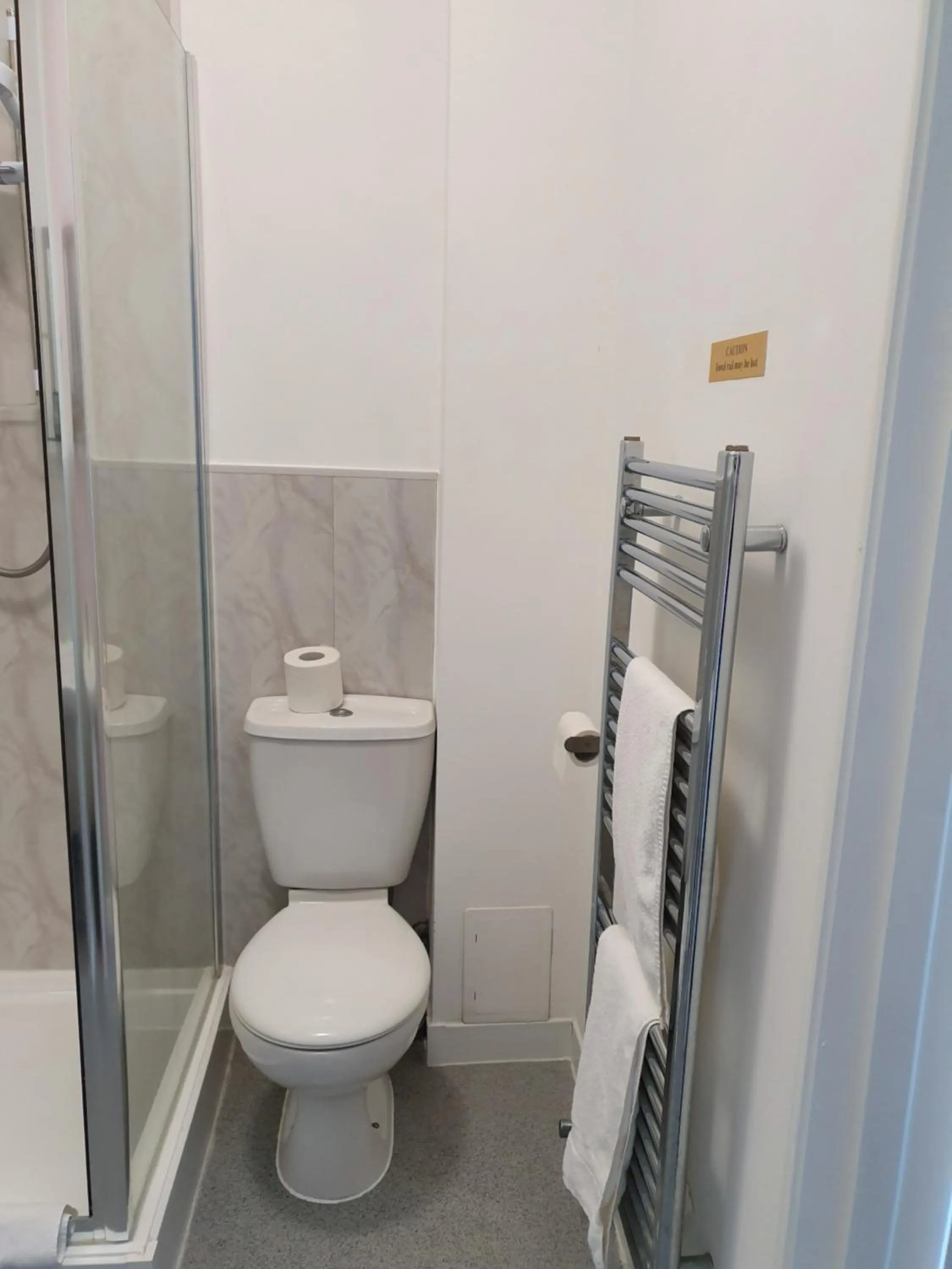 Bathroom in The Flowerpot