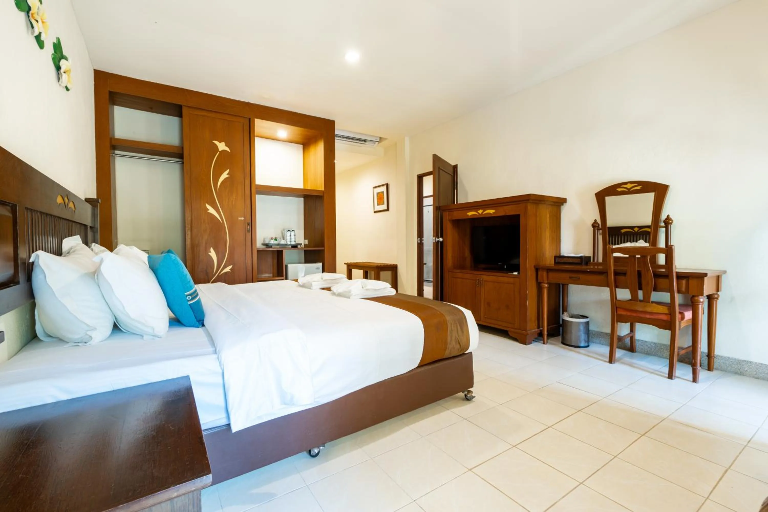 Photo of the whole room, Bed in Phuket Leelavadee Hua Ting Resort