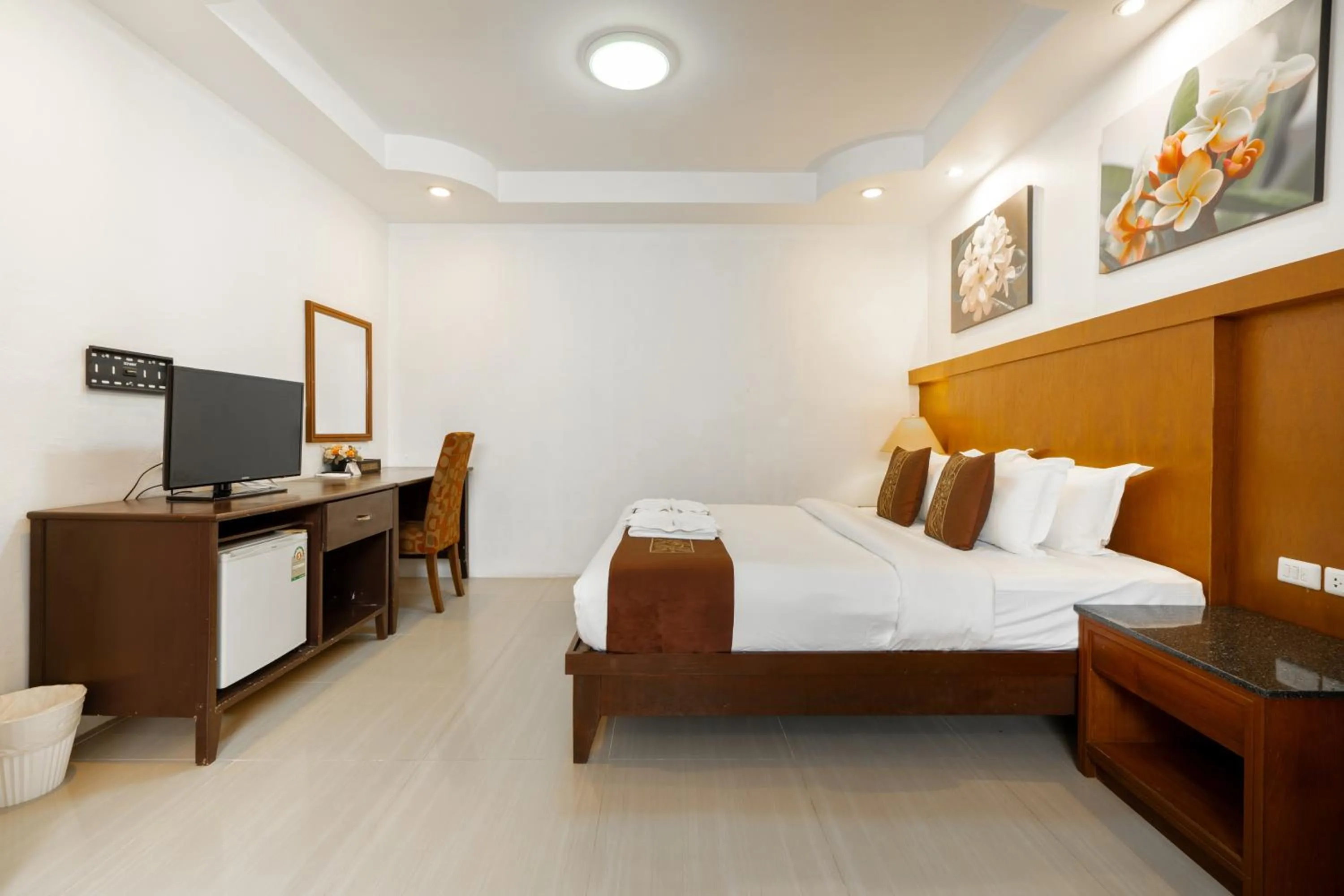 Bed in Phuket Leelavadee Hua Ting Resort