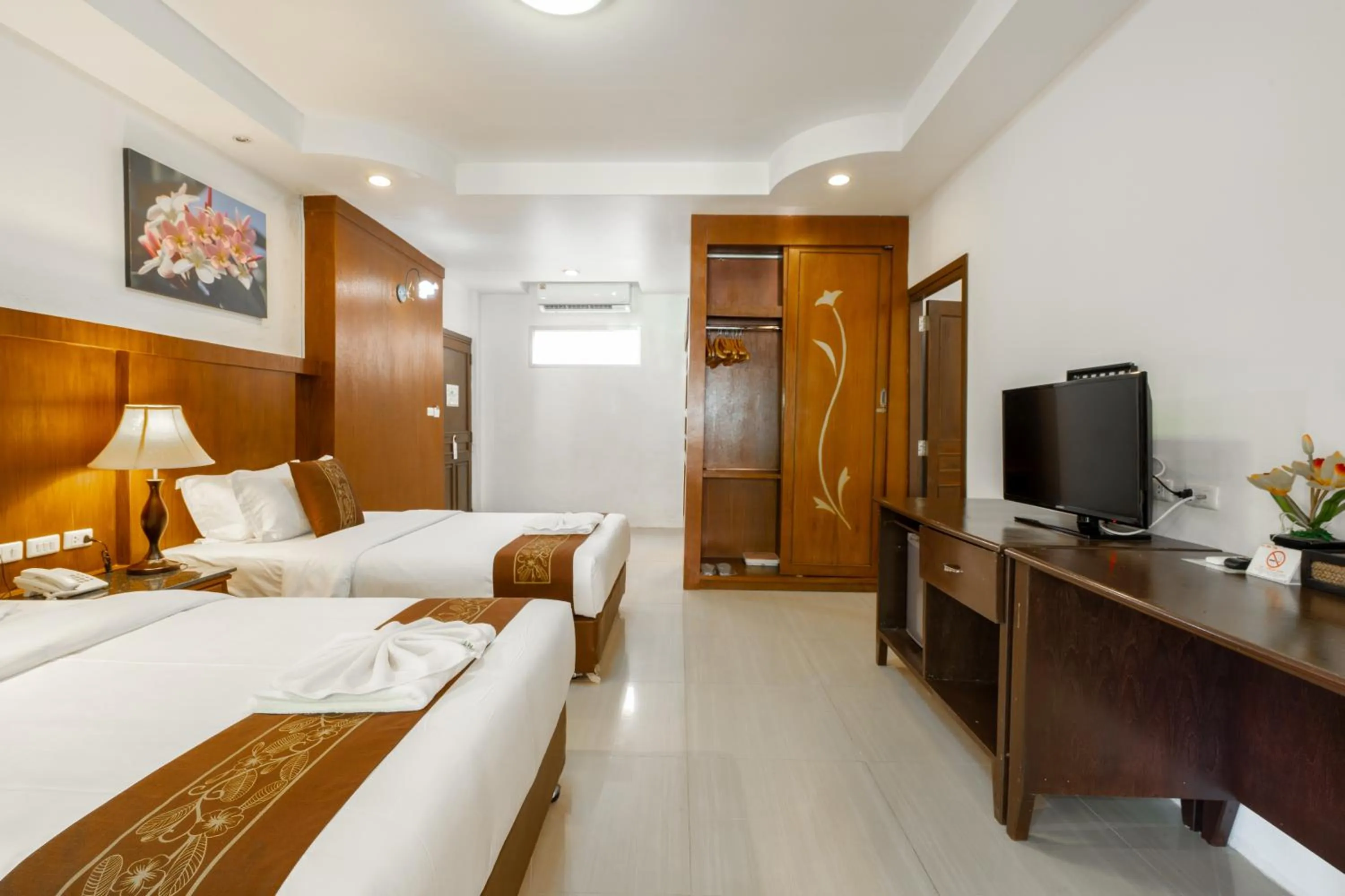 Bed in Phuket Leelavadee Hua Ting Resort