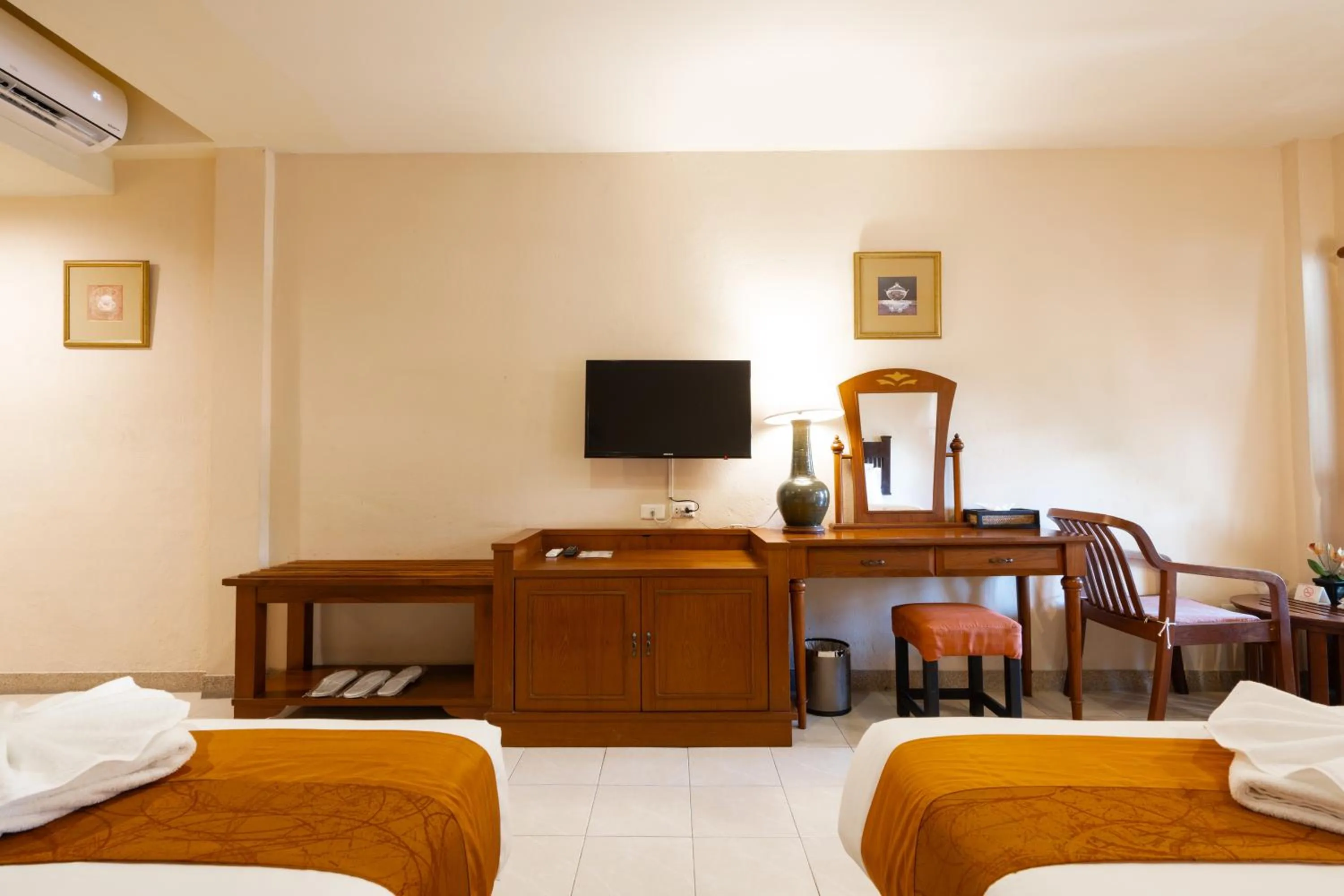 Bed in Phuket Leelavadee Hua Ting Resort