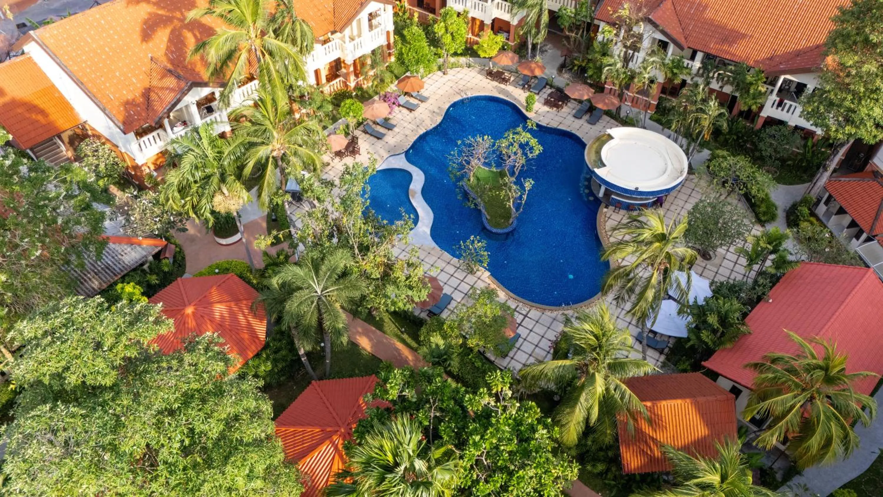 Property building in Phuket Leelavadee Hua Ting Resort