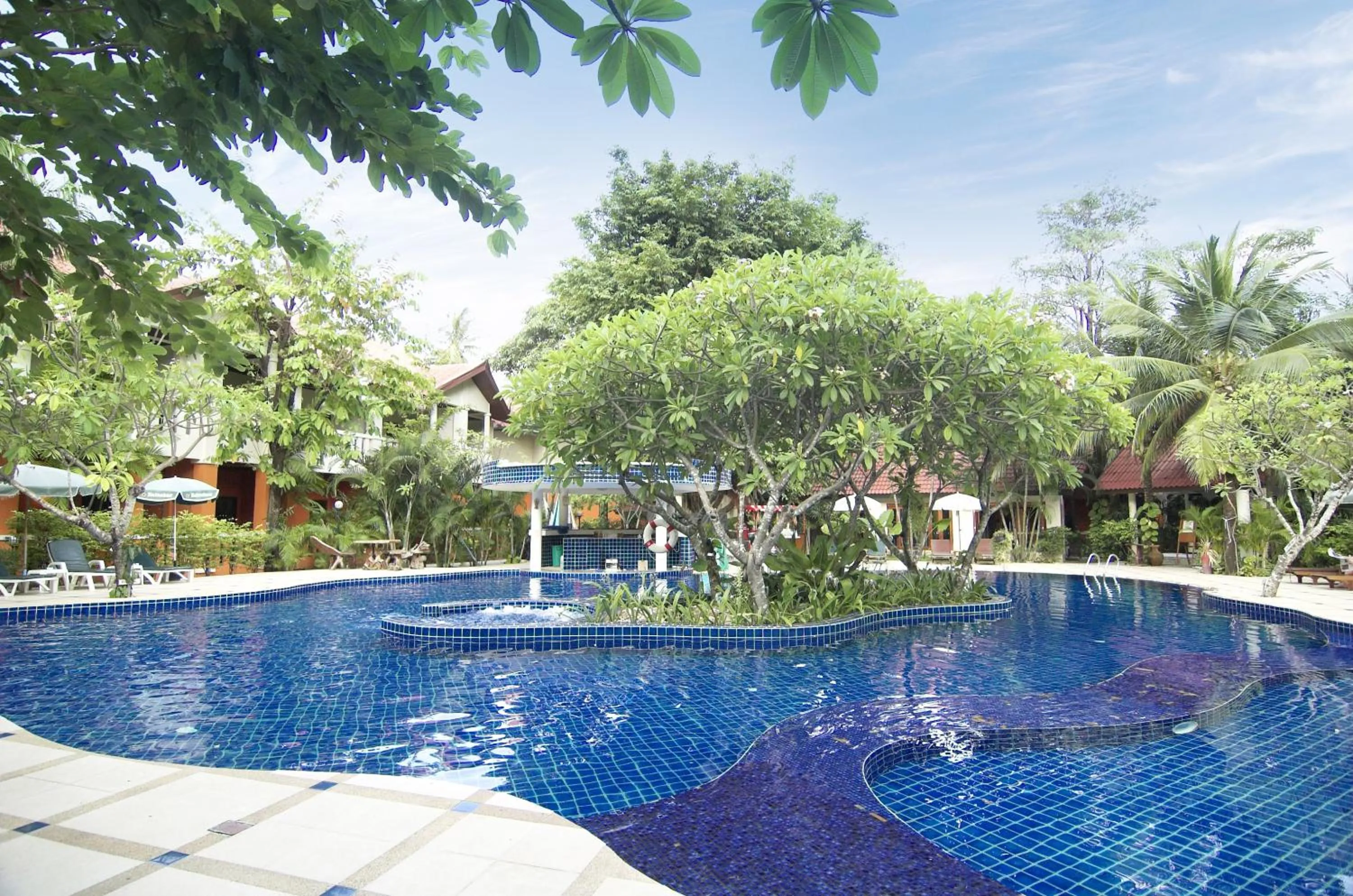 Swimming pool in Phuket Leelavadee Hua Ting Resort