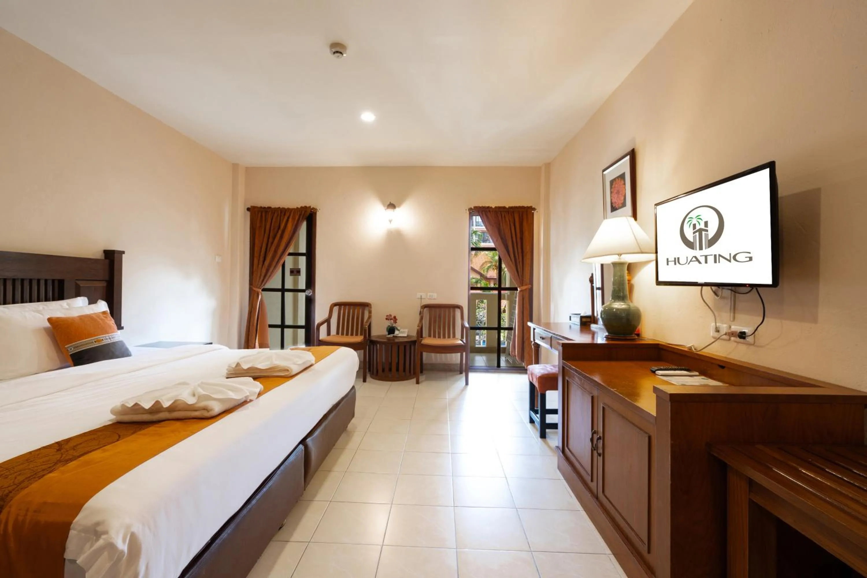 Bed in Phuket Leelavadee Hua Ting Resort