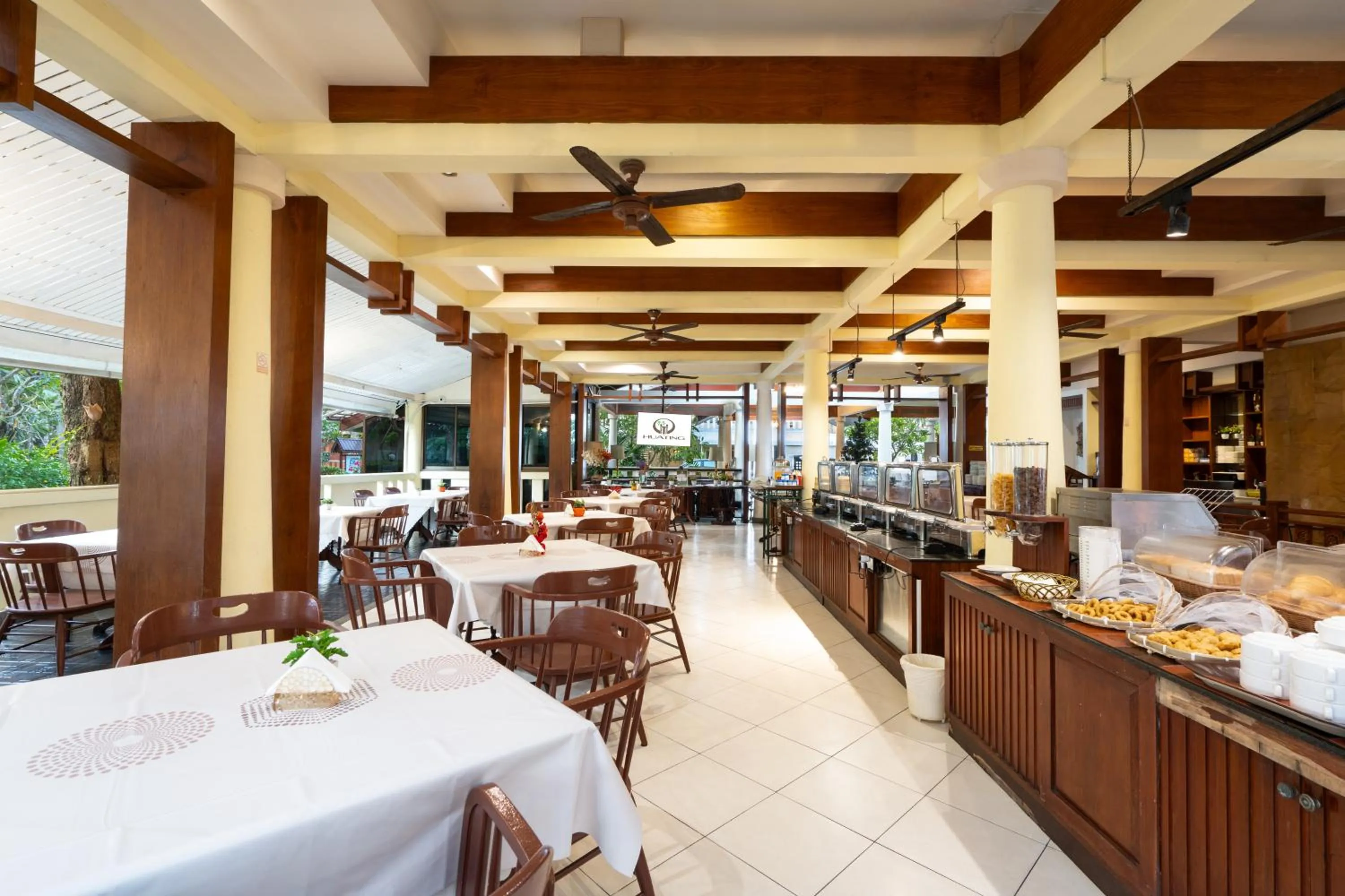 Restaurant/places to eat in Phuket Leelavadee Hua Ting Resort