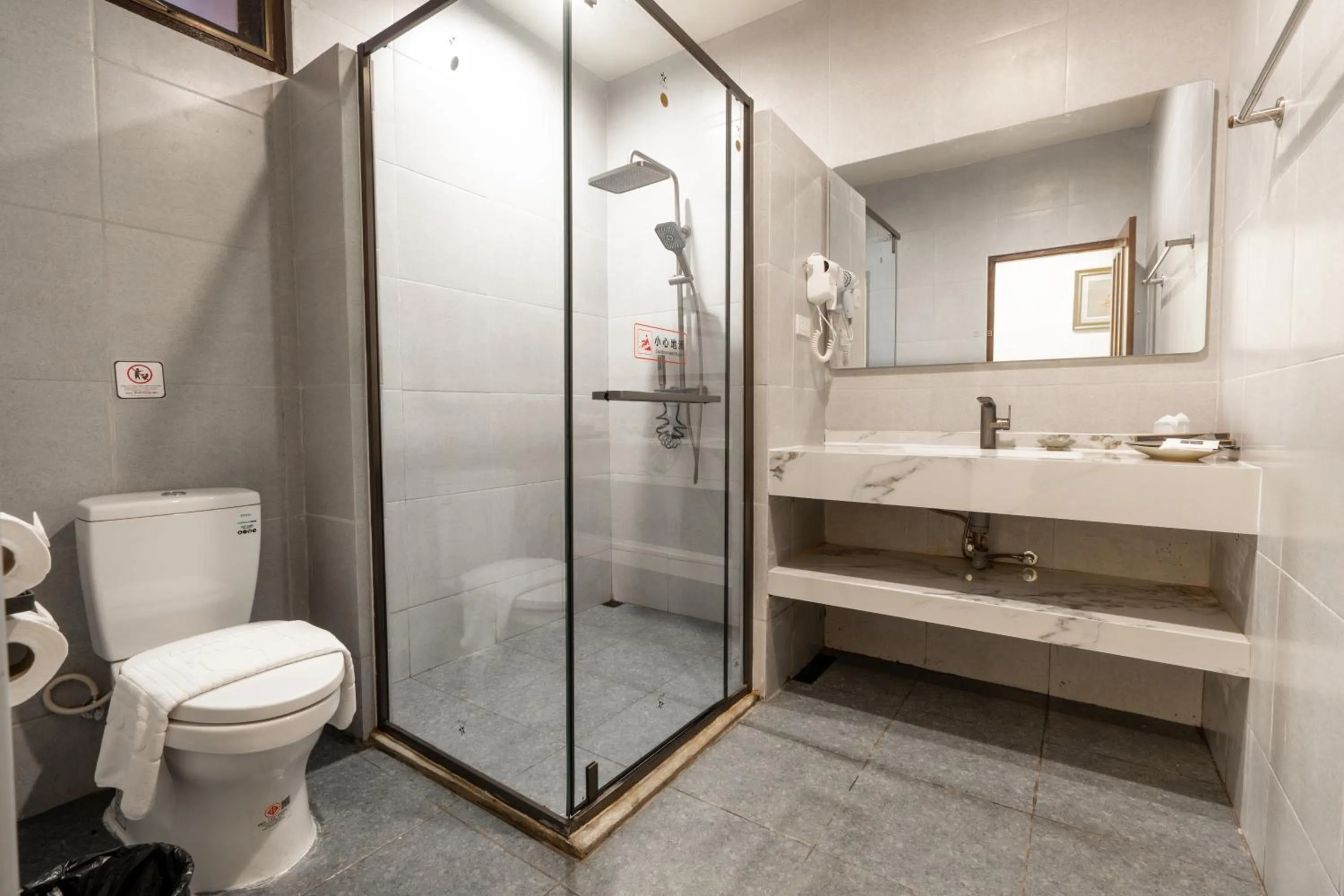 Shower in Phuket Leelavadee Hua Ting Resort