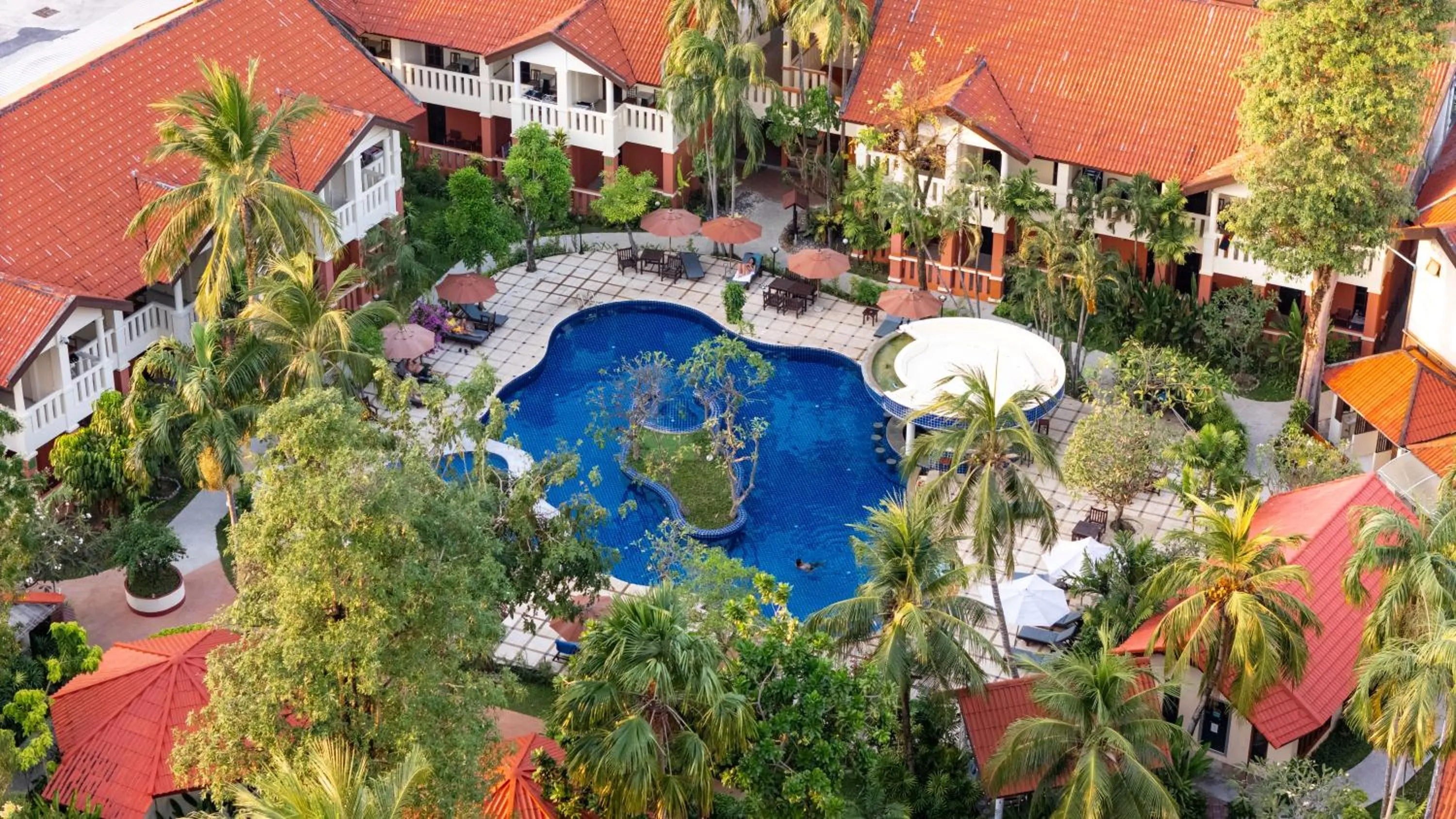 Property building in Phuket Leelavadee Hua Ting Resort