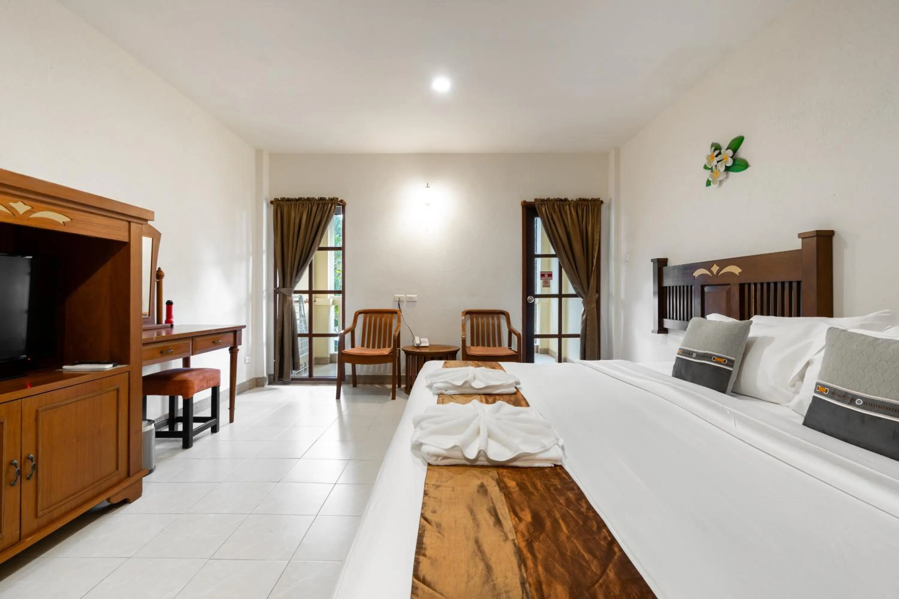 Bed in Phuket Leelavadee Hua Ting Resort