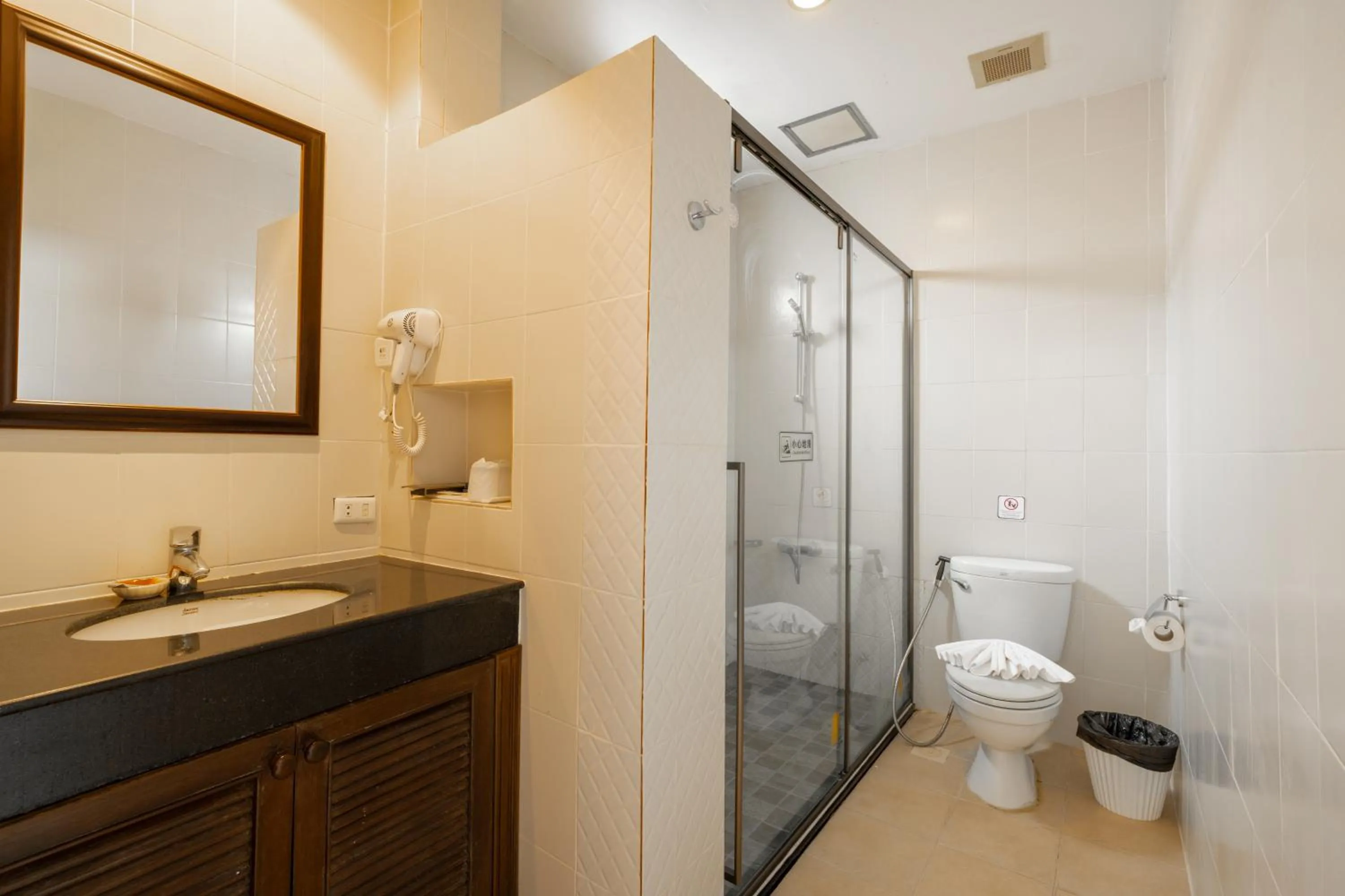 Shower in Phuket Leelavadee Hua Ting Resort