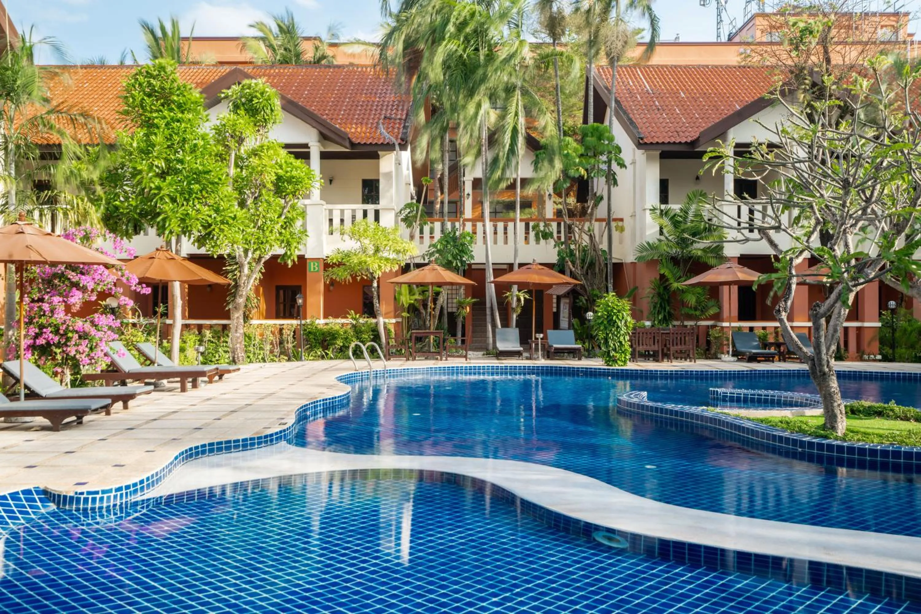 Property building in Phuket Leelavadee Hua Ting Resort