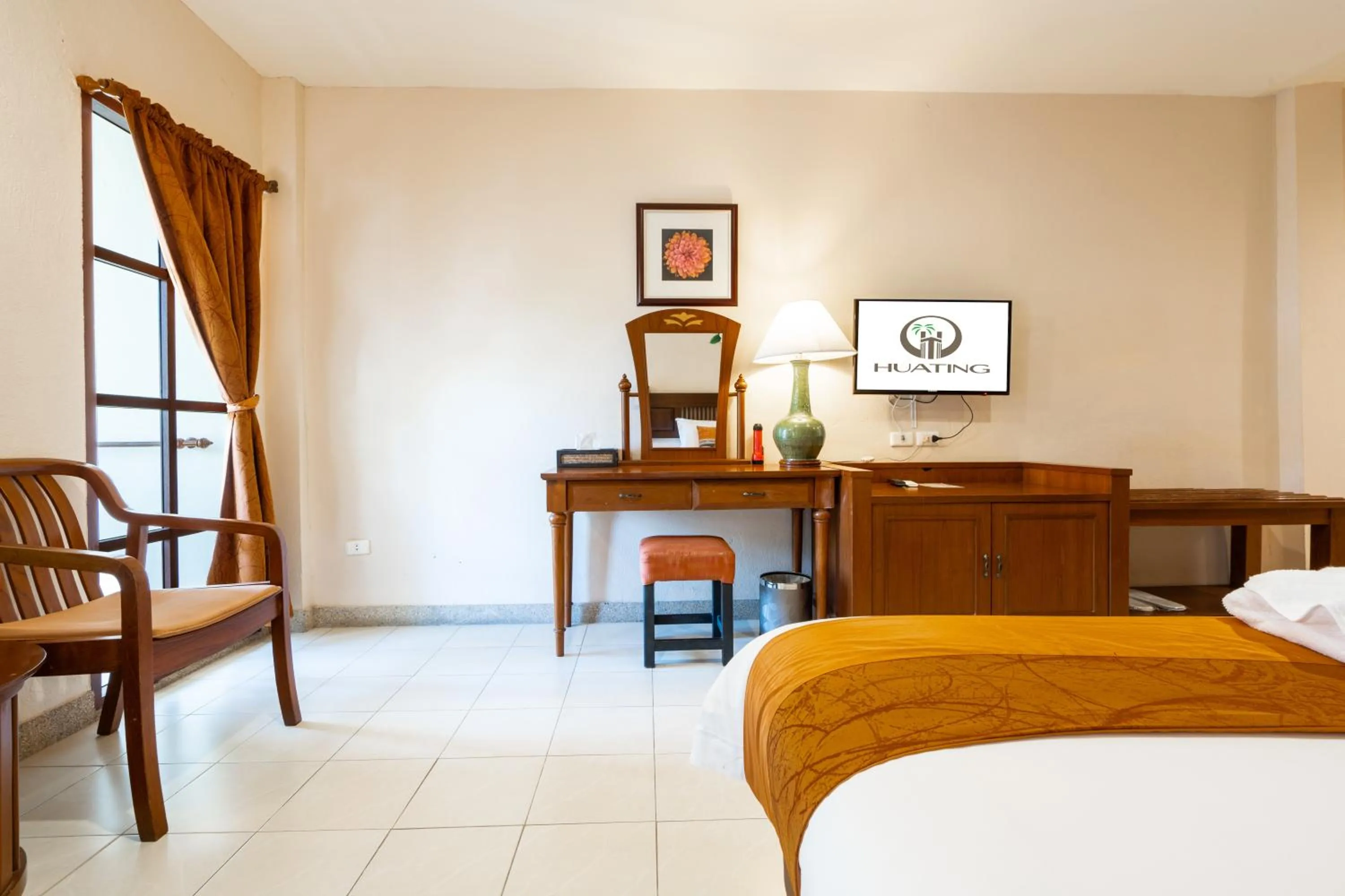 Bed in Phuket Leelavadee Hua Ting Resort