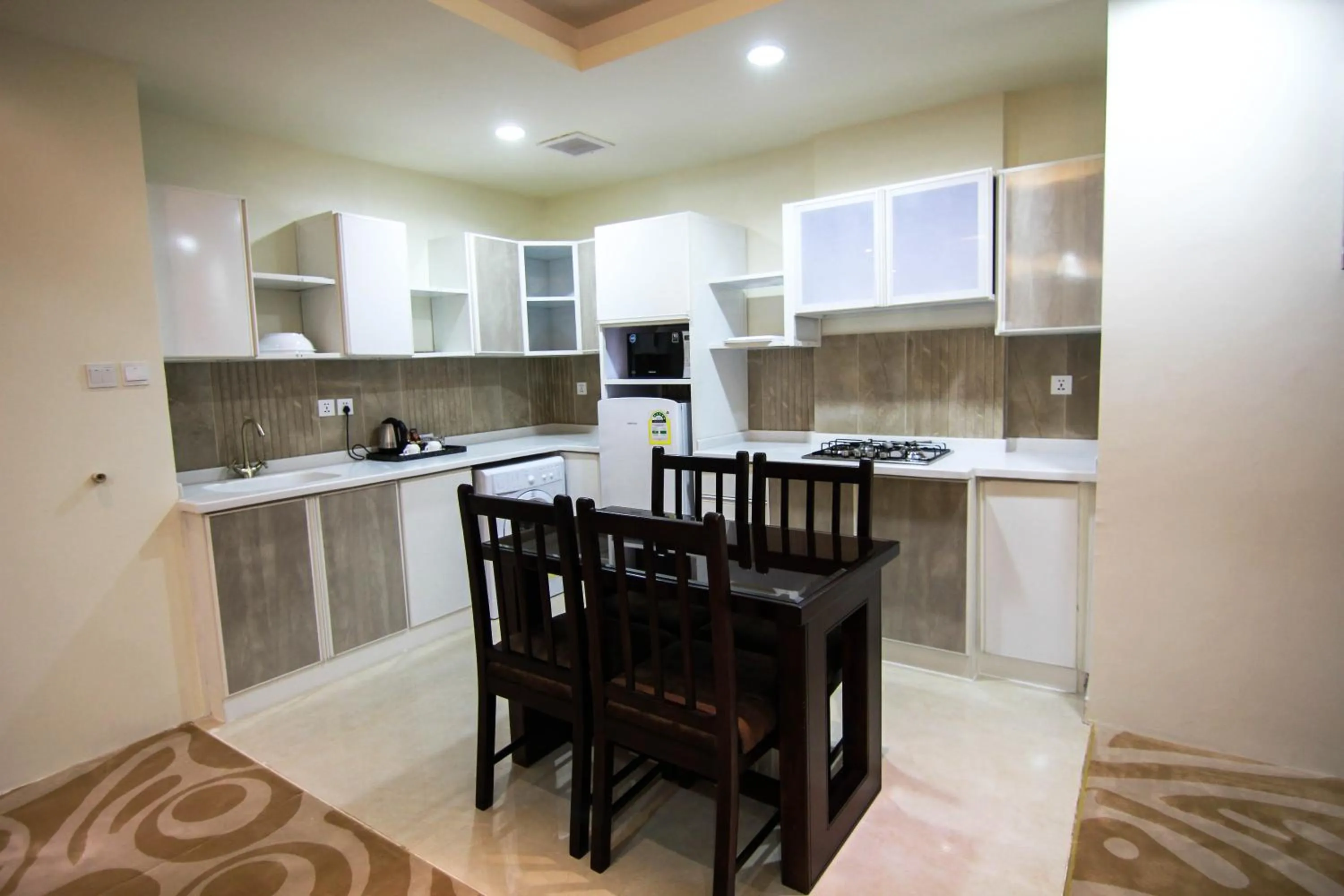 Kitchen or kitchenette in Rest Night Serviced Apartments- AlHamra