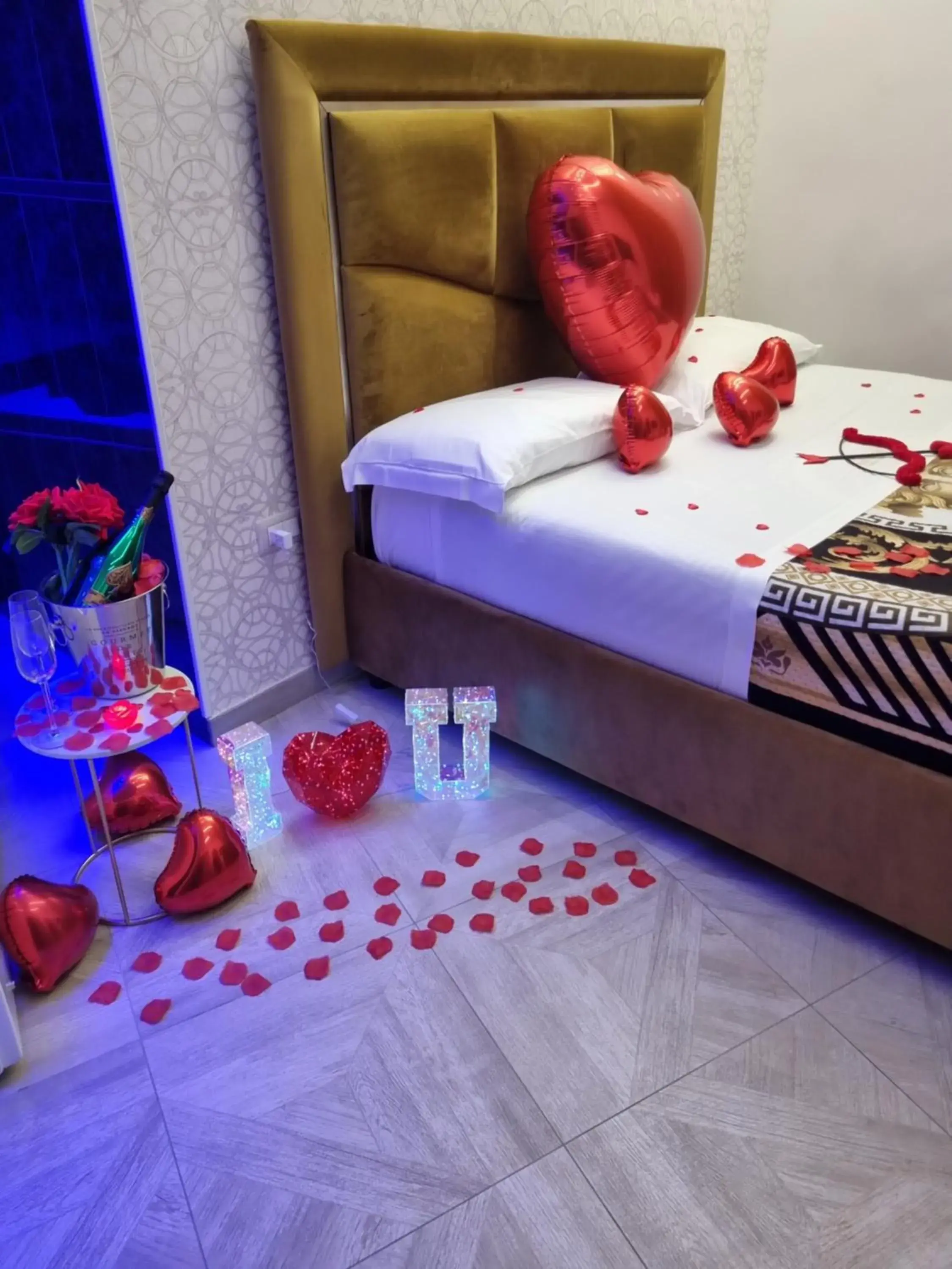 King Room with Spa Bath in Twin Towers Naples Luxury King Room with Spa Bath in Twin Towers Naples Luxury