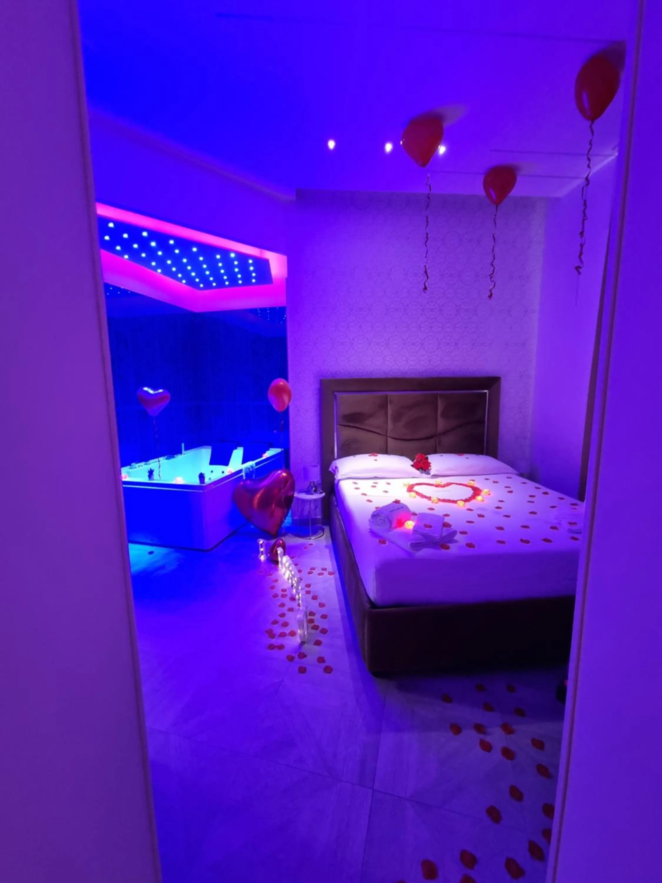 Bed in Twin Towers Naples Luxury