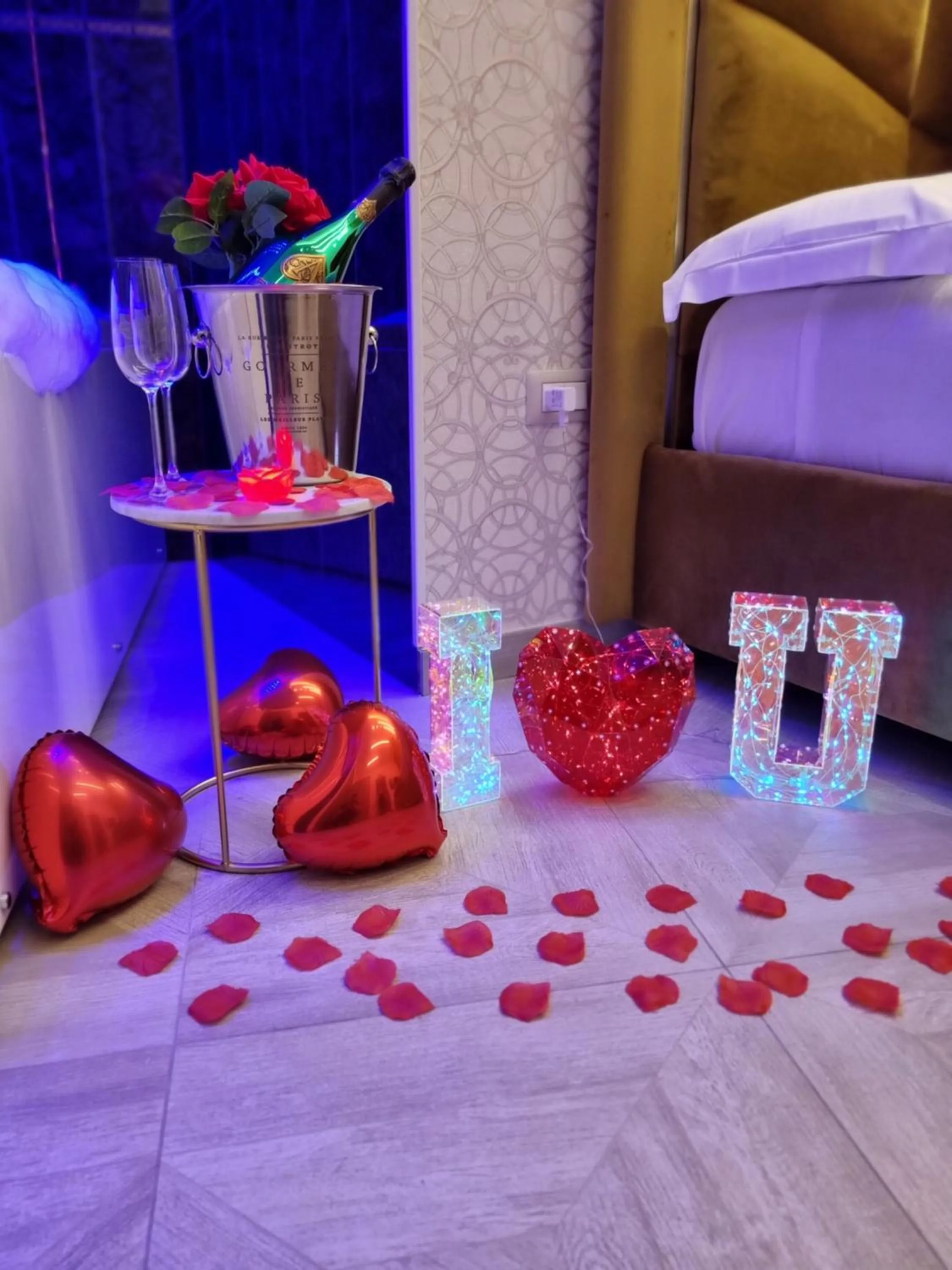 Twin Towers Naples Luxury