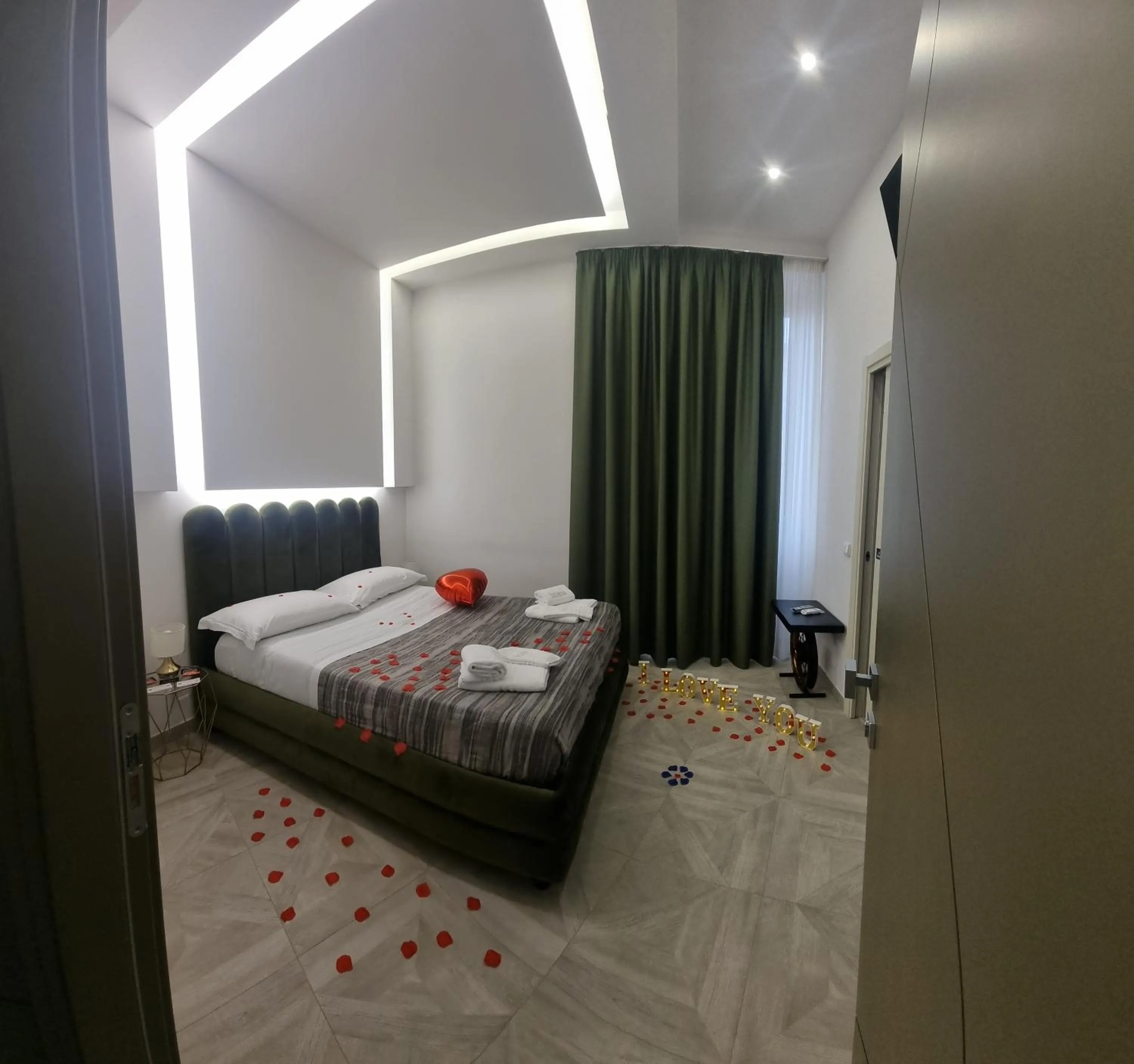 Bed in Twin Towers Naples Luxury