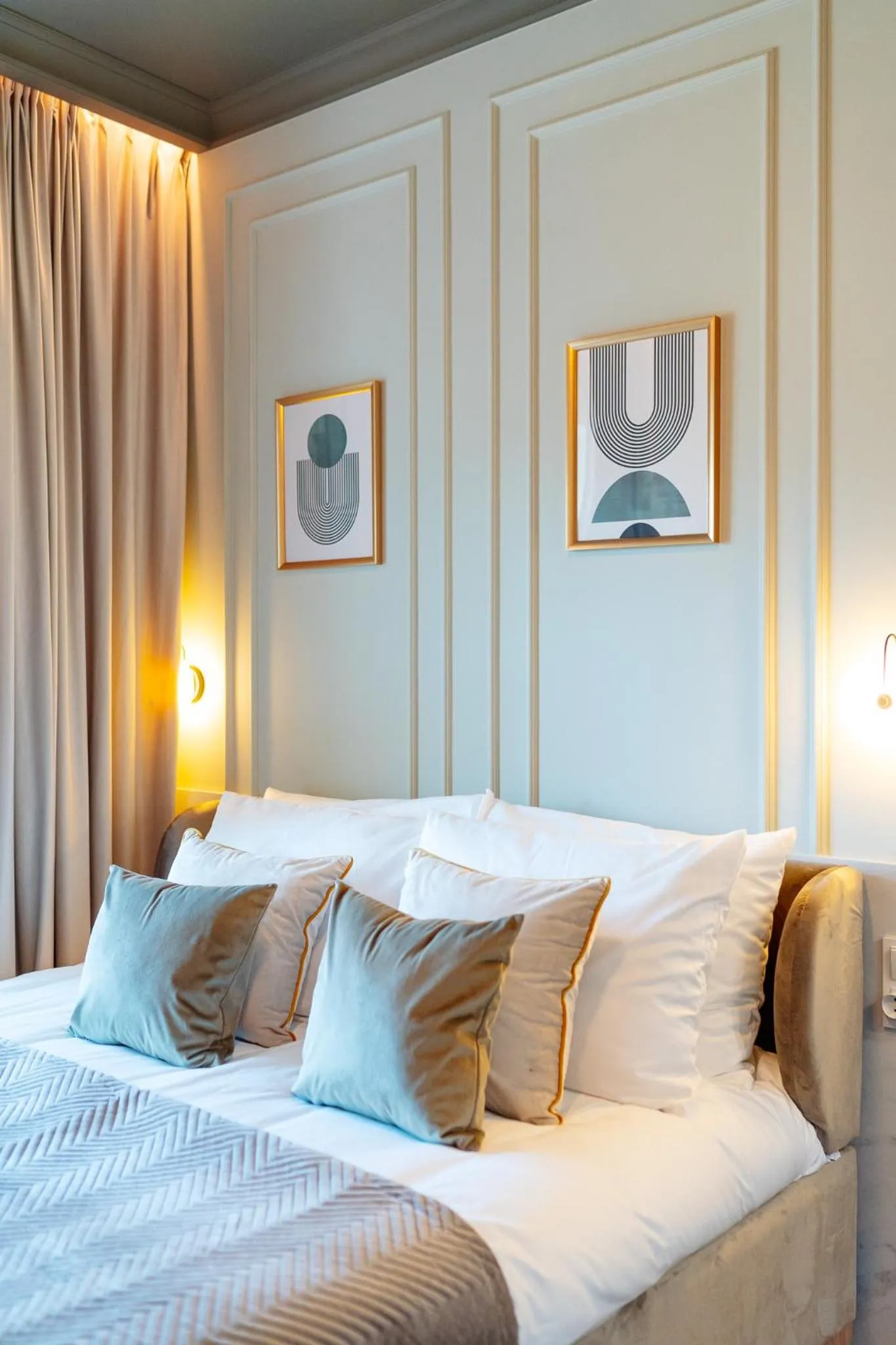 Bed in Warsaw Story - LoftAffair Collection