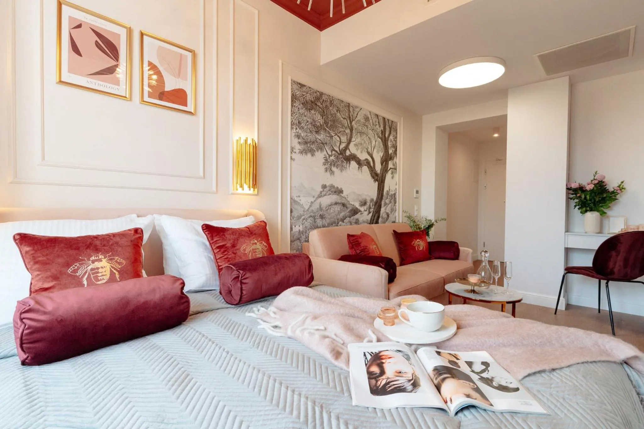 Seating area, Bed in Warsaw Story - LoftAffair Collection