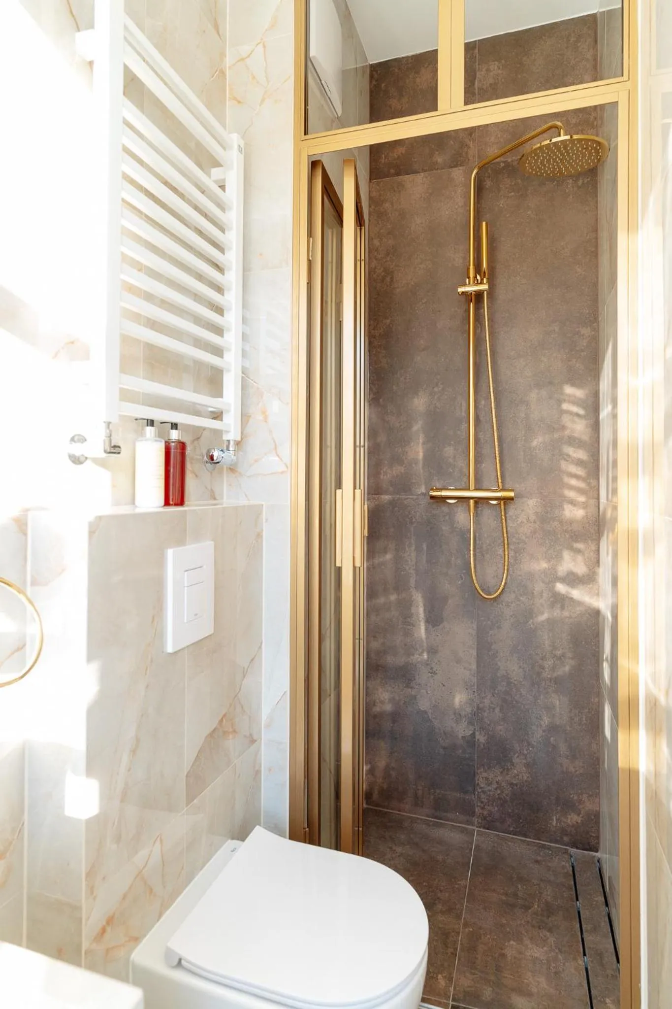 Shower in Warsaw Story - LoftAffair Collection