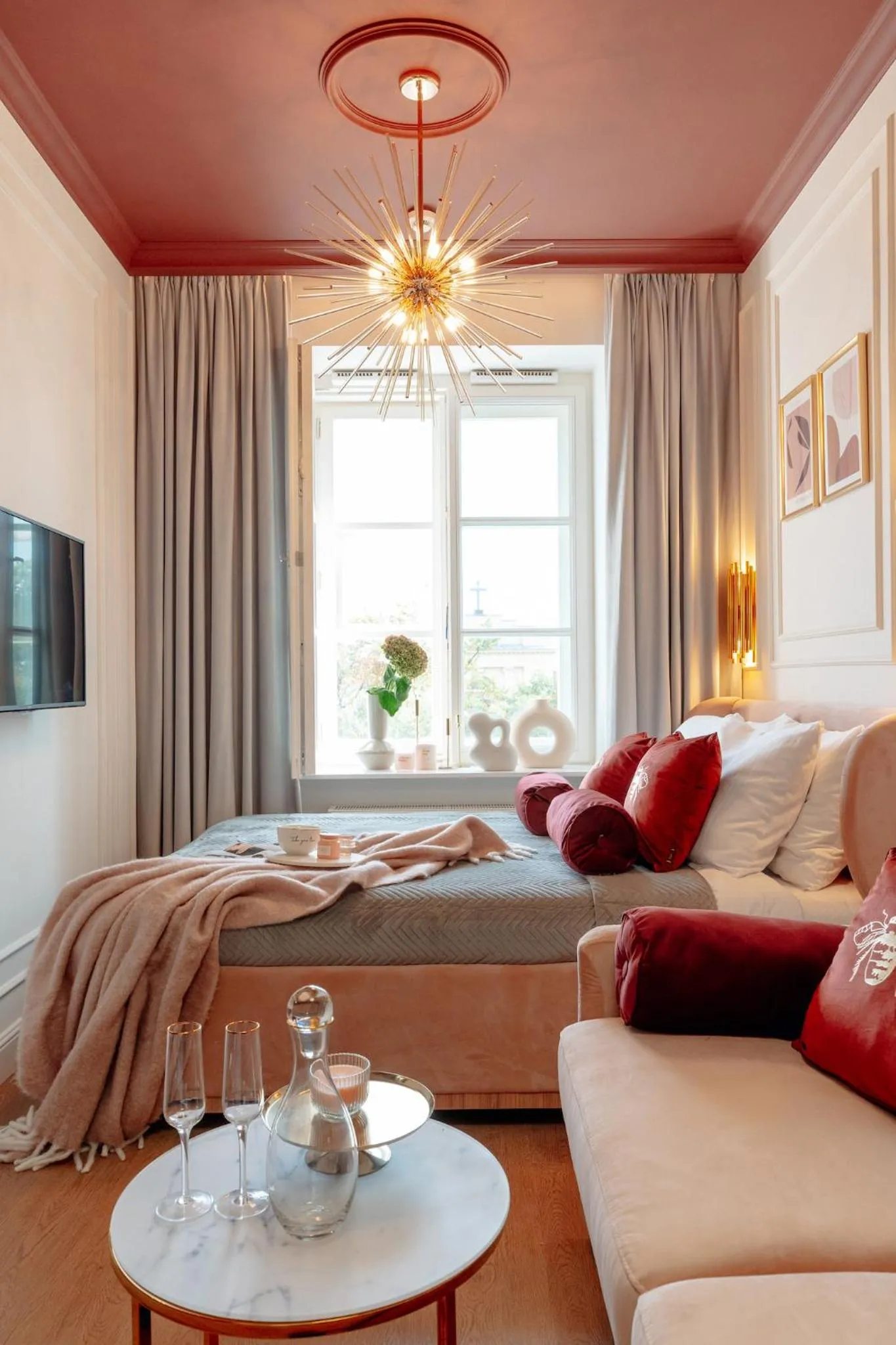 Photo of the whole room, Bed in Warsaw Story - LoftAffair Collection