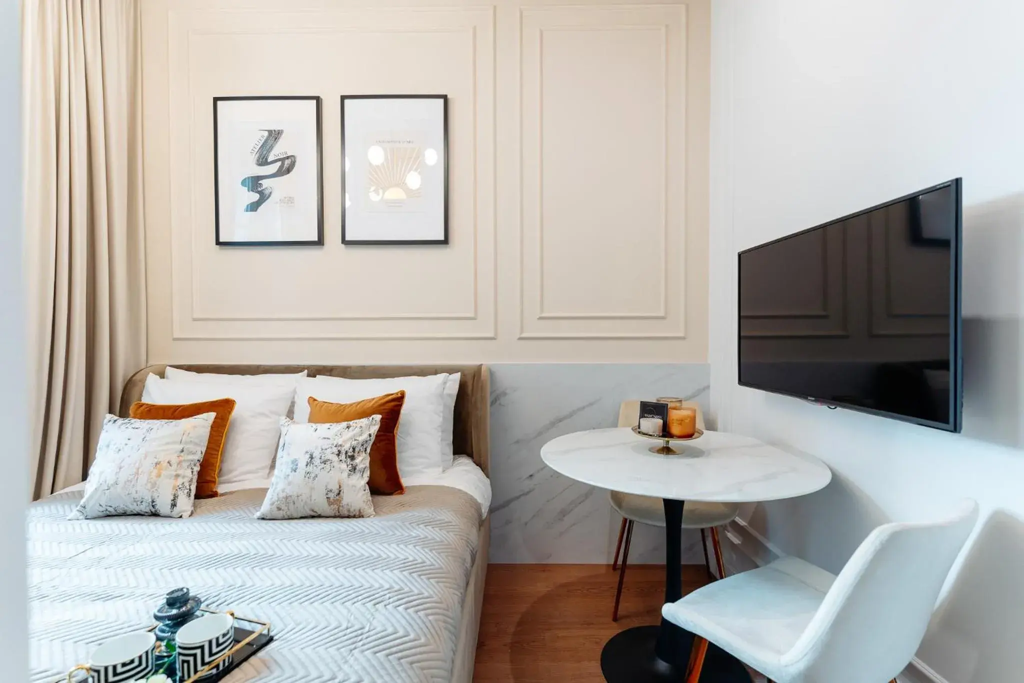 City Studio with King Size Bed in Warsaw Story - LoftAffair Collection City Studio with King Size Bed in Warsaw Story - LoftAffair Collection