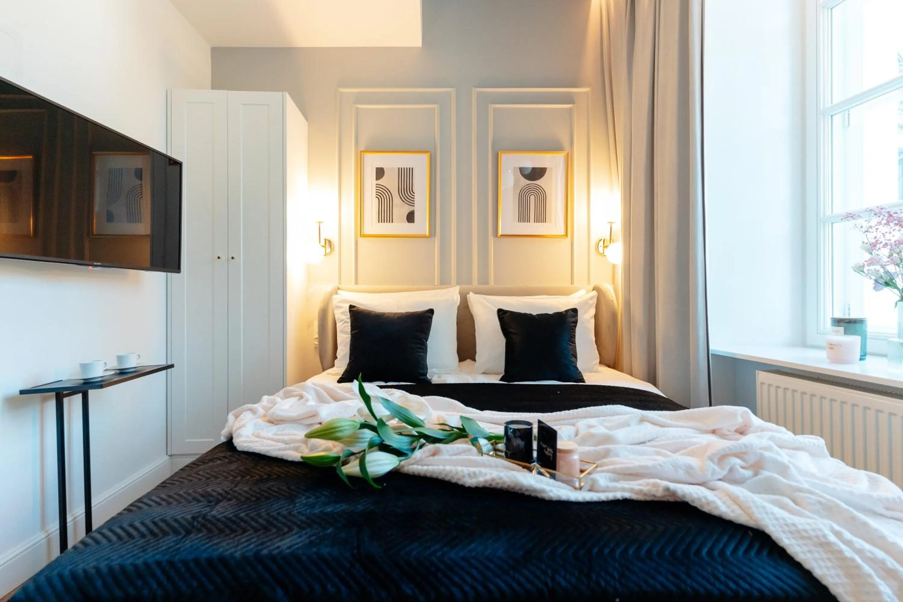 Bed in Warsaw Story - LoftAffair Collection