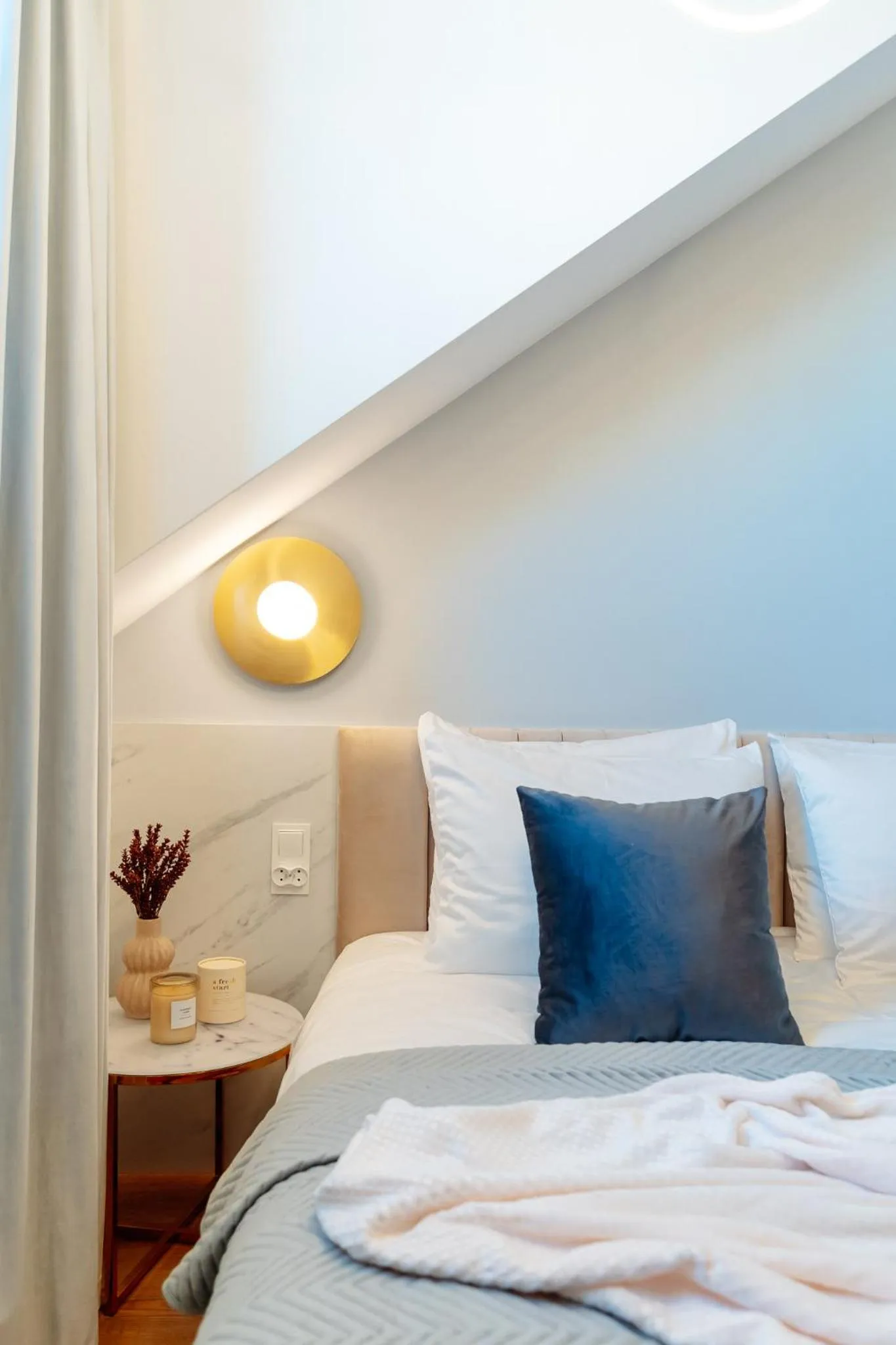 Bed in Warsaw Story - LoftAffair Collection