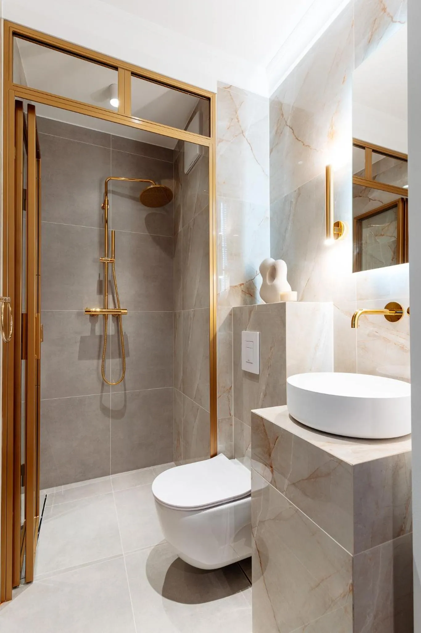 Shower in Warsaw Story - LoftAffair Collection