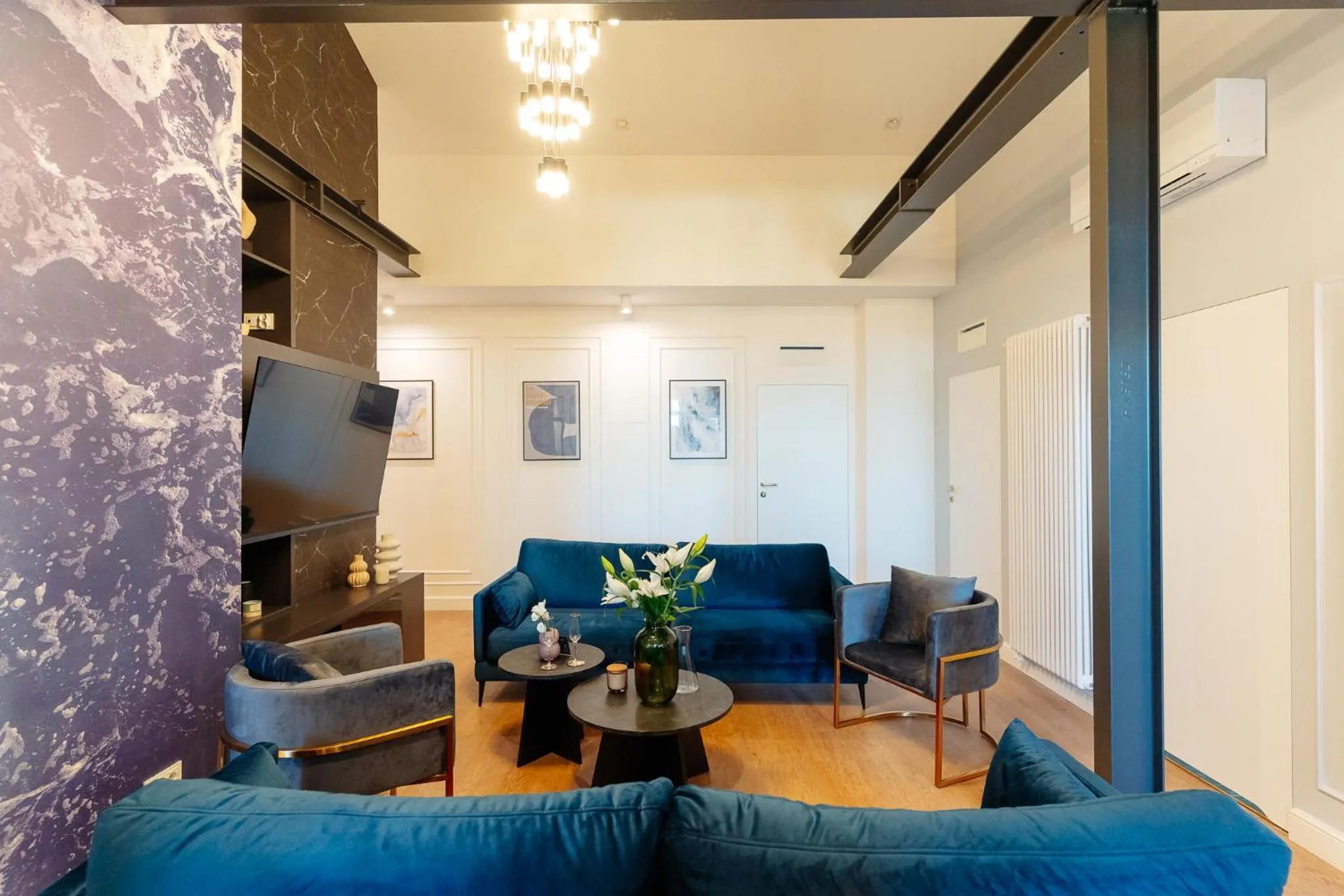 TV and multimedia in Warsaw Story - LoftAffair Collection