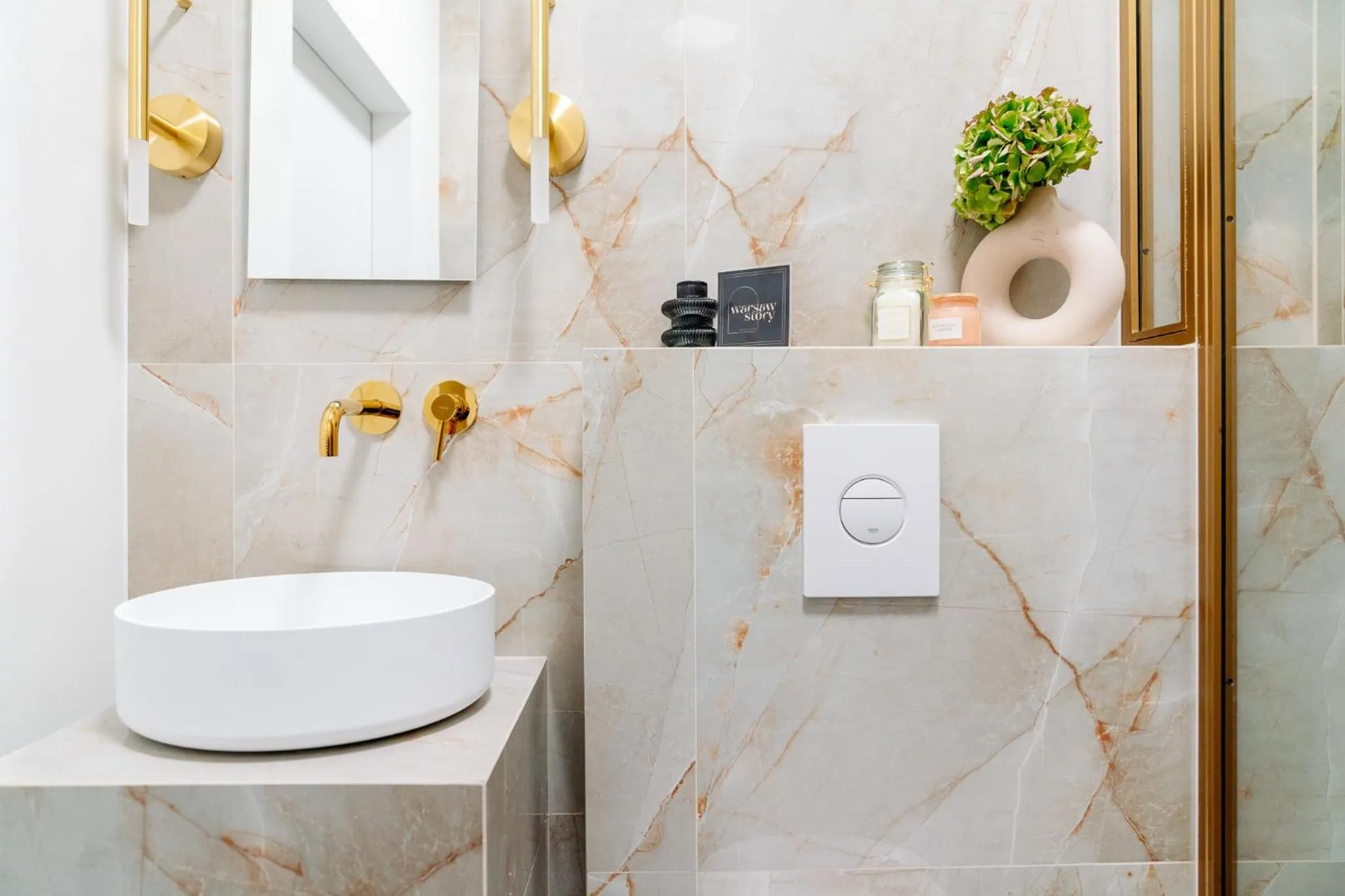 Toilet in Warsaw Story - LoftAffair Collection