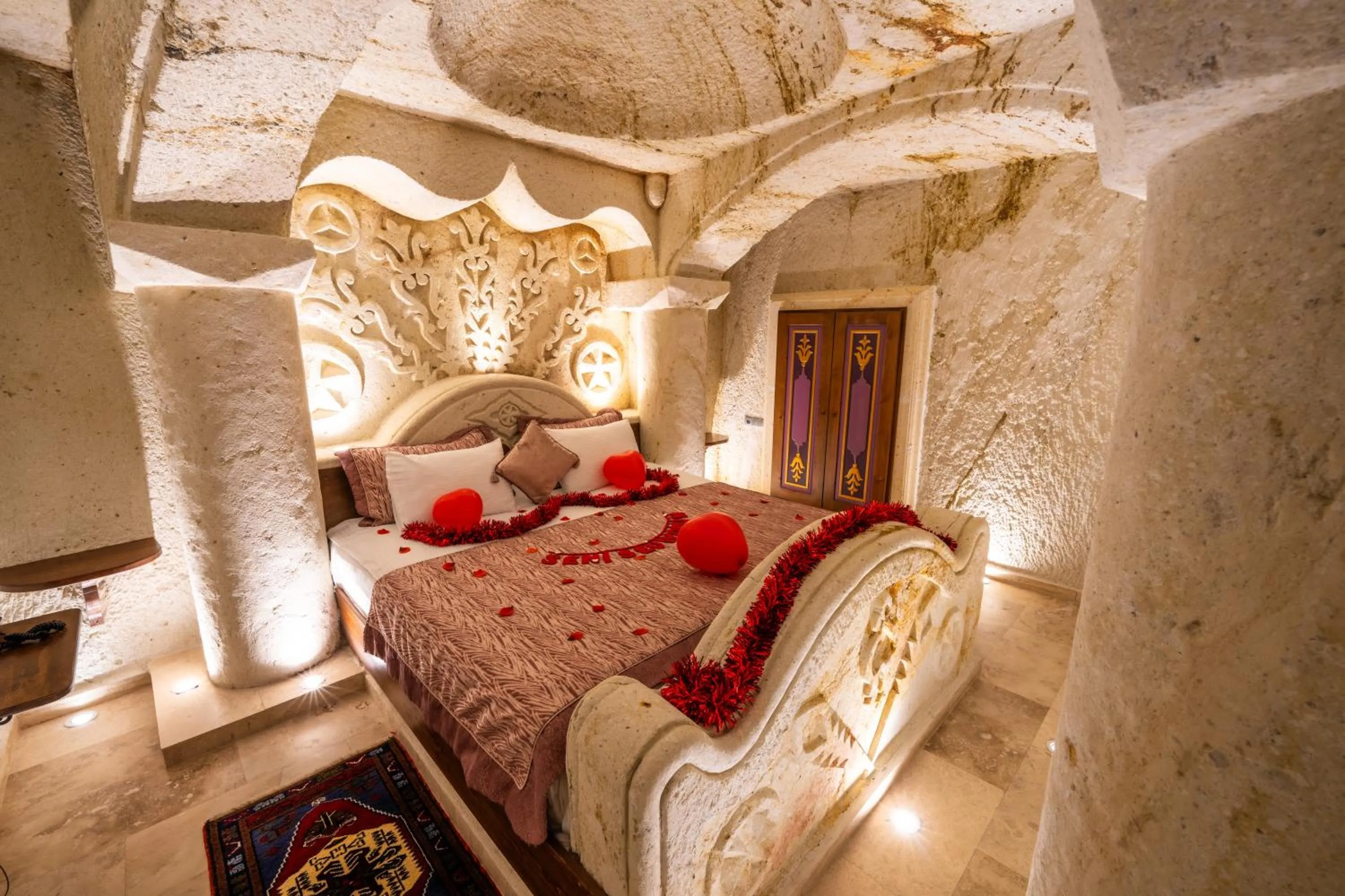 Bed in Cappadocia Sweet Cave