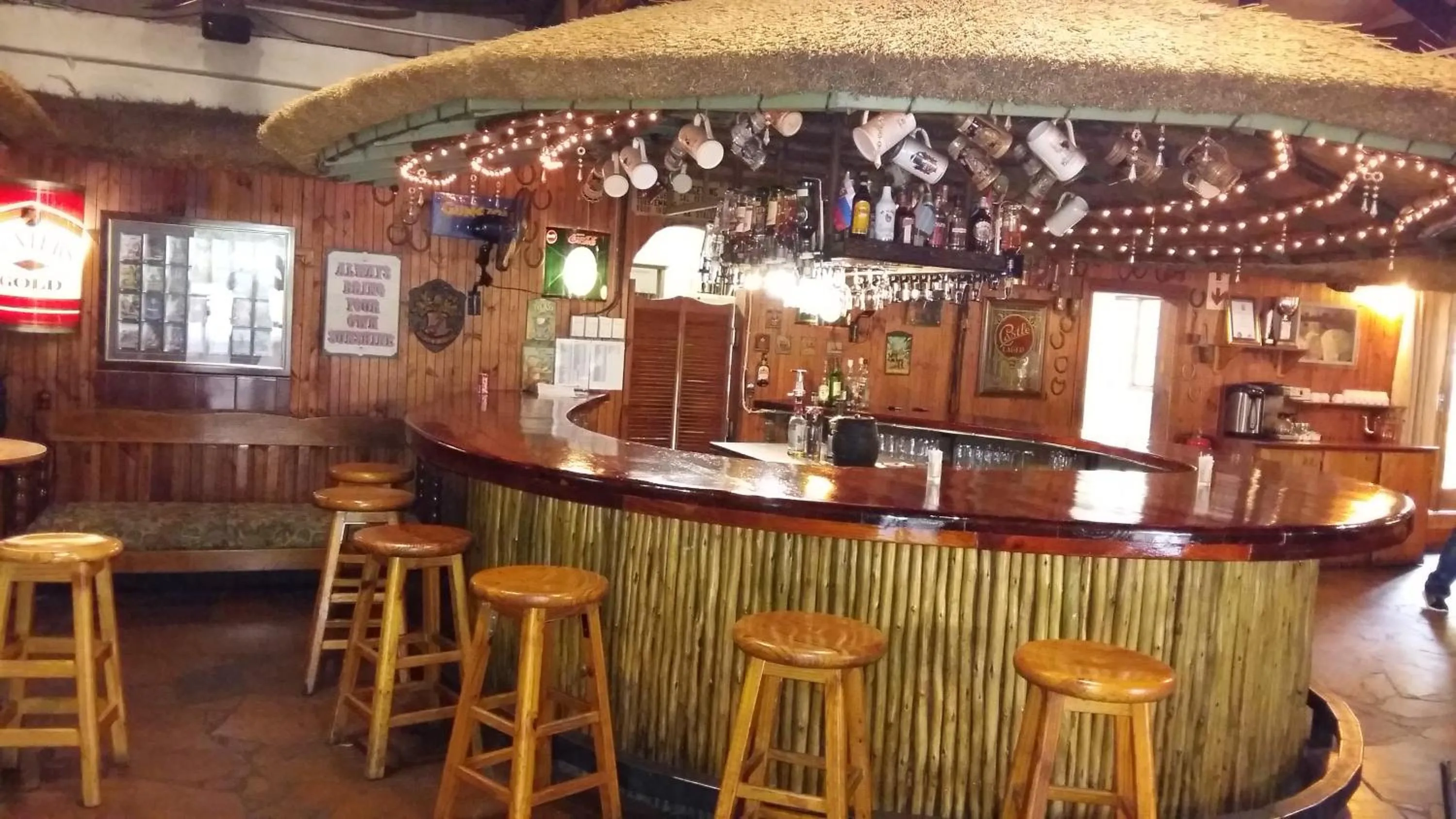 Lounge or bar in Ascot Inn