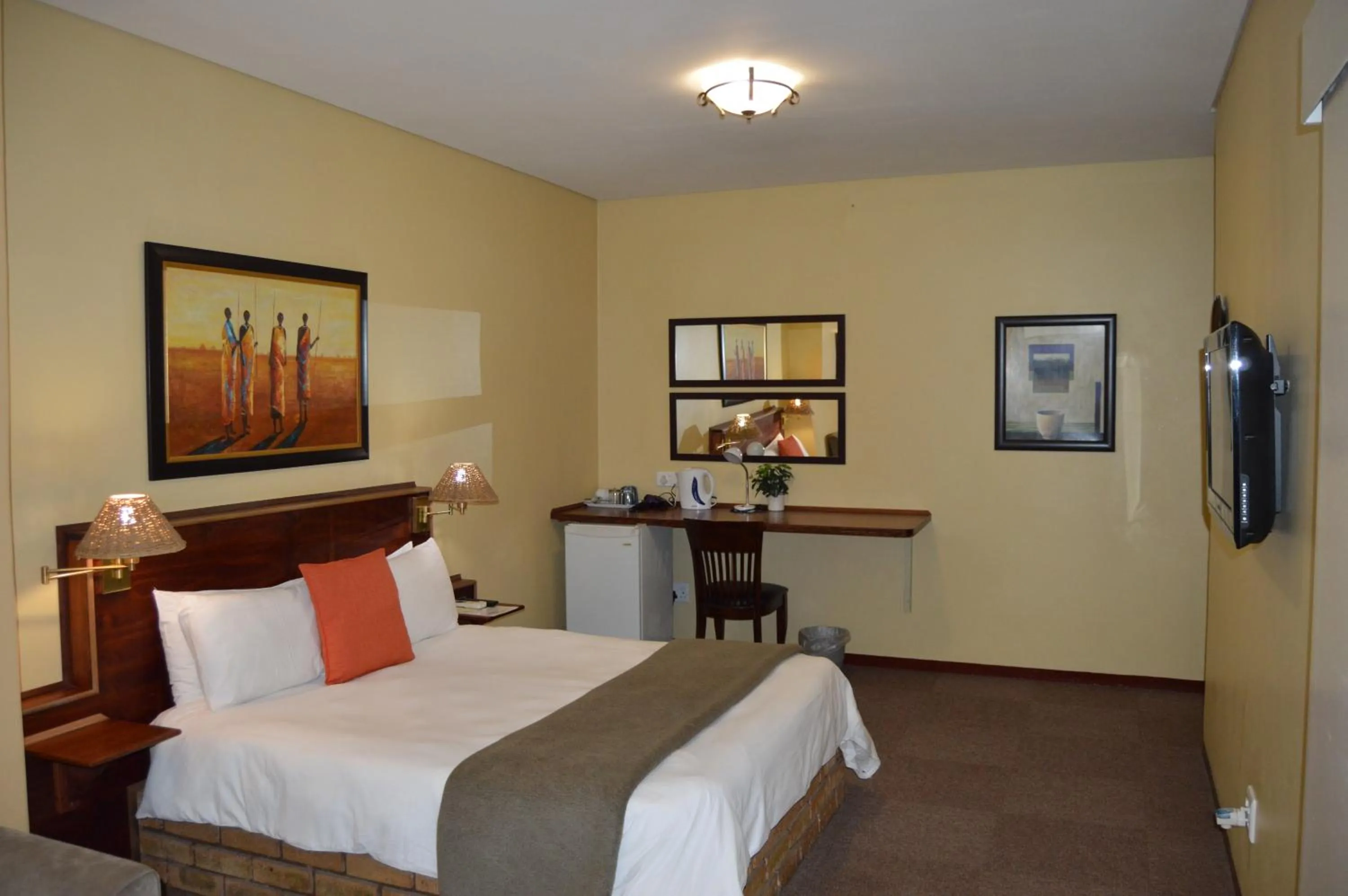 Photo of the whole room, Bed in Ascot Inn