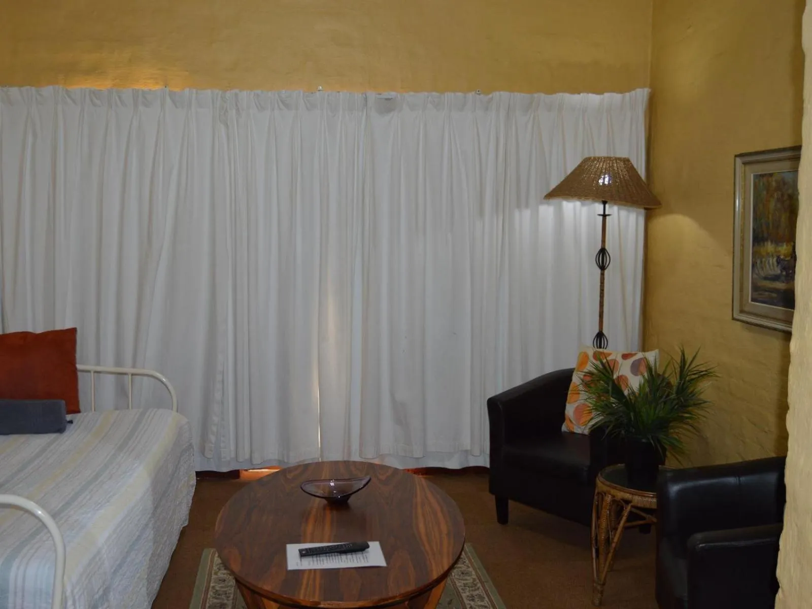 Bedroom in Ascot Inn