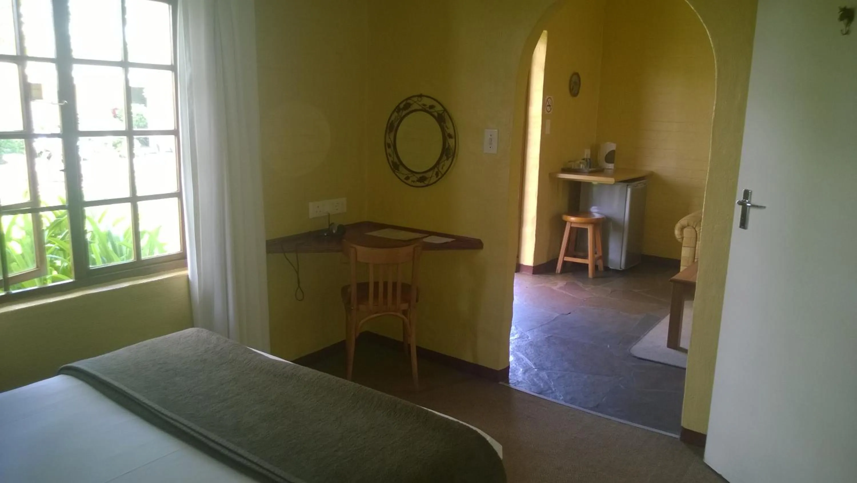 Photo of the whole room, Bed in Ascot Inn