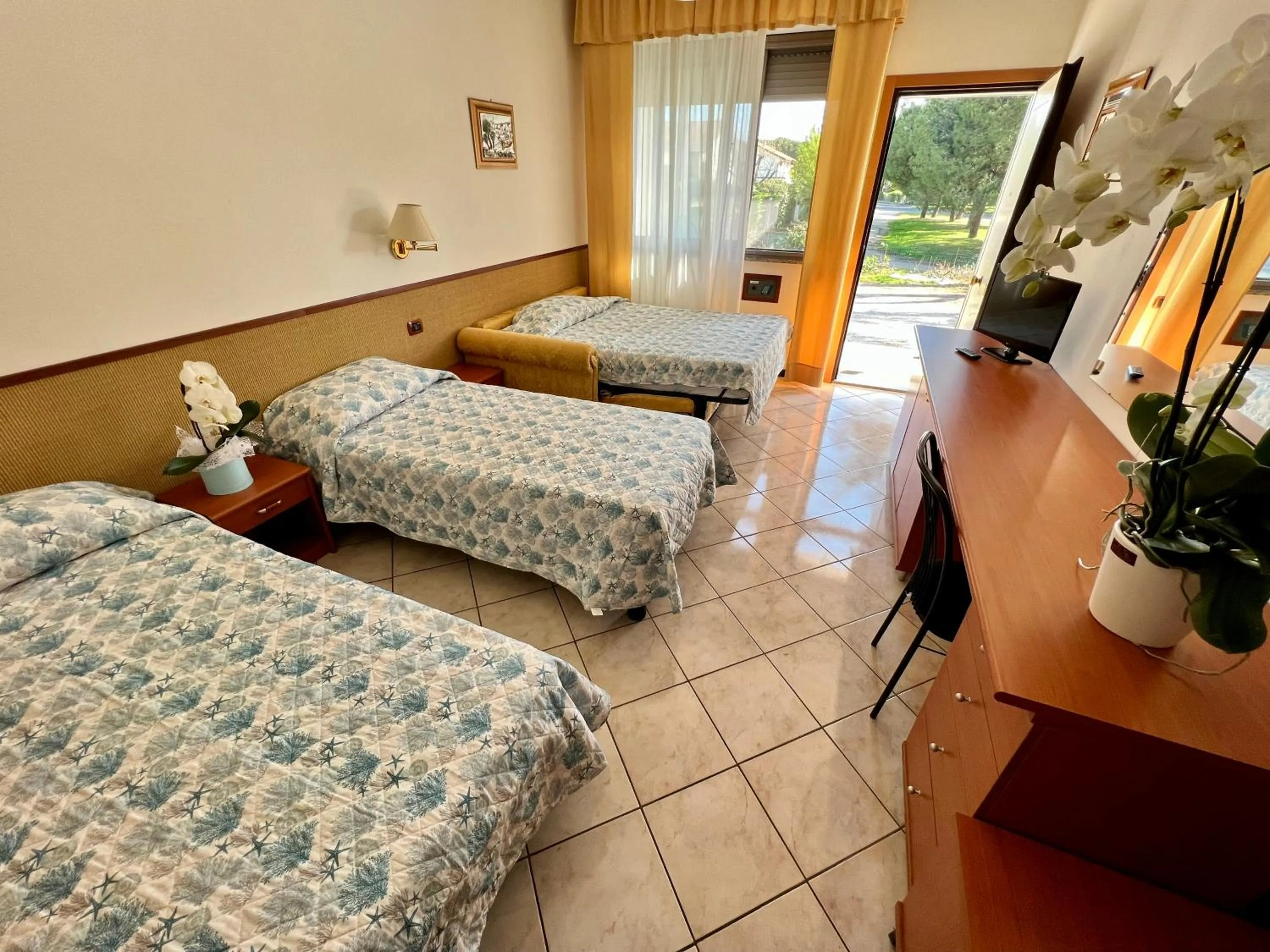 Photo of the whole room, Bed in Hotel Ca' Bianca da Paolino