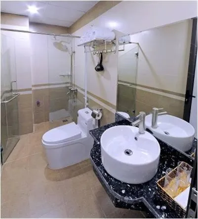 Bathroom in Van Giang Hotel