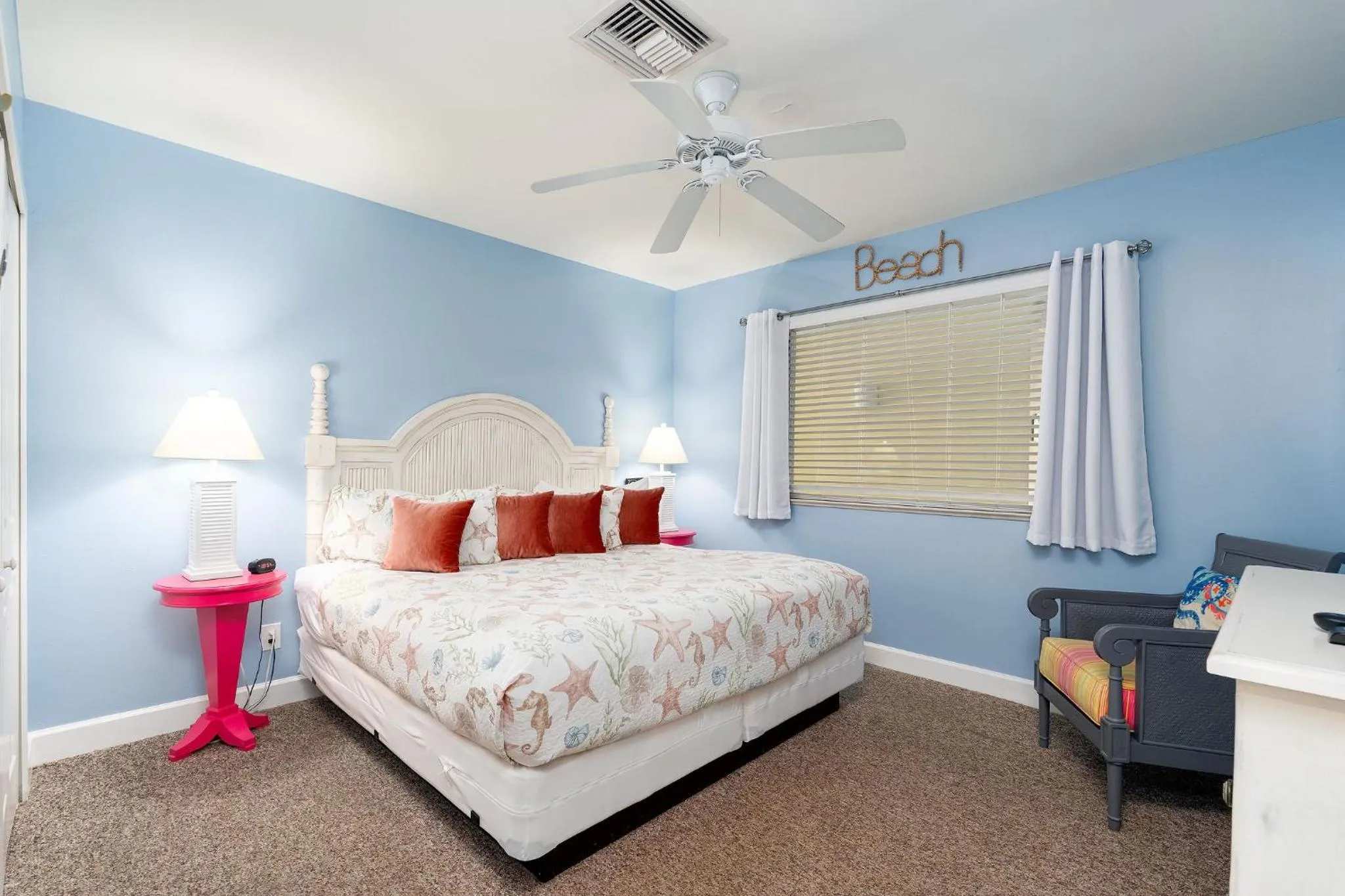 Bed in Harbour House at the Inn 207