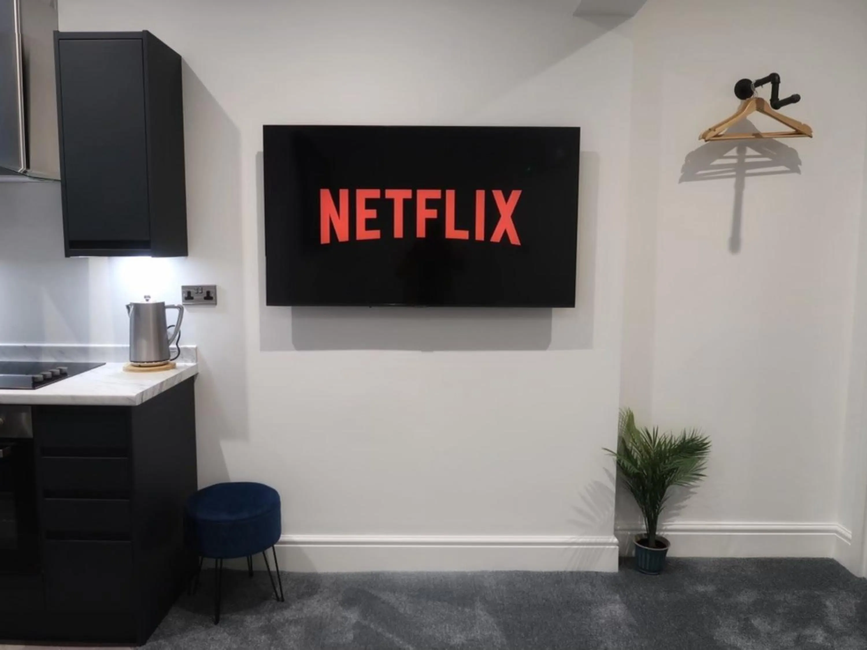 TV and multimedia in Sun Street Aparthotel