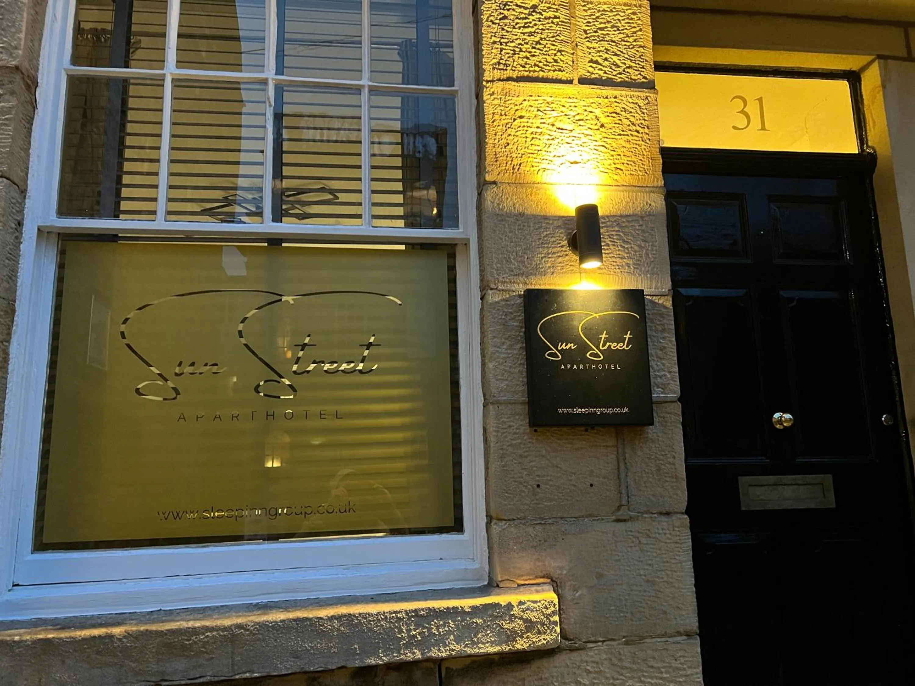 Facade/entrance in Sun Street Aparthotel