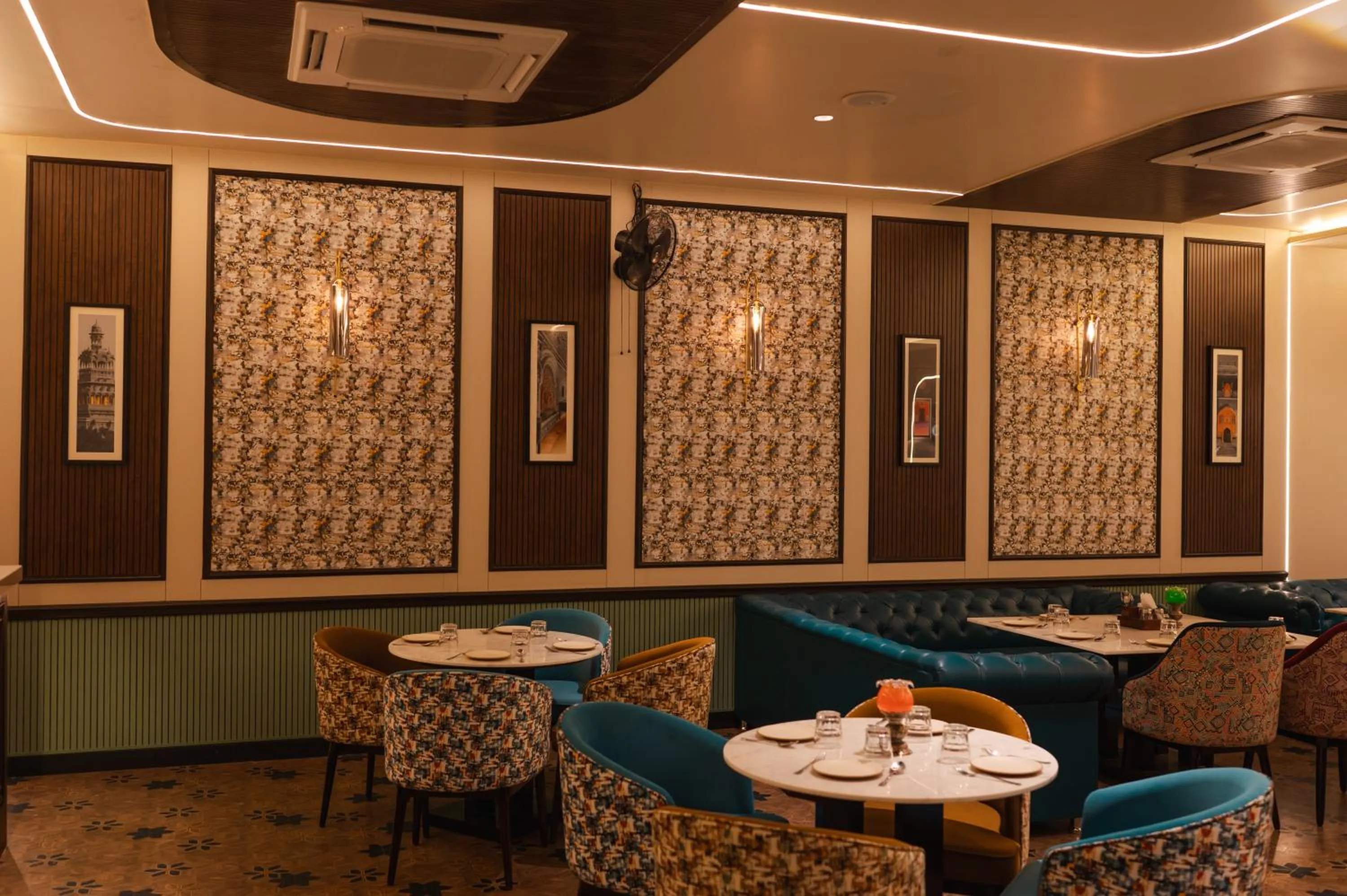 Restaurant/places to eat in Hotel Prime Safari