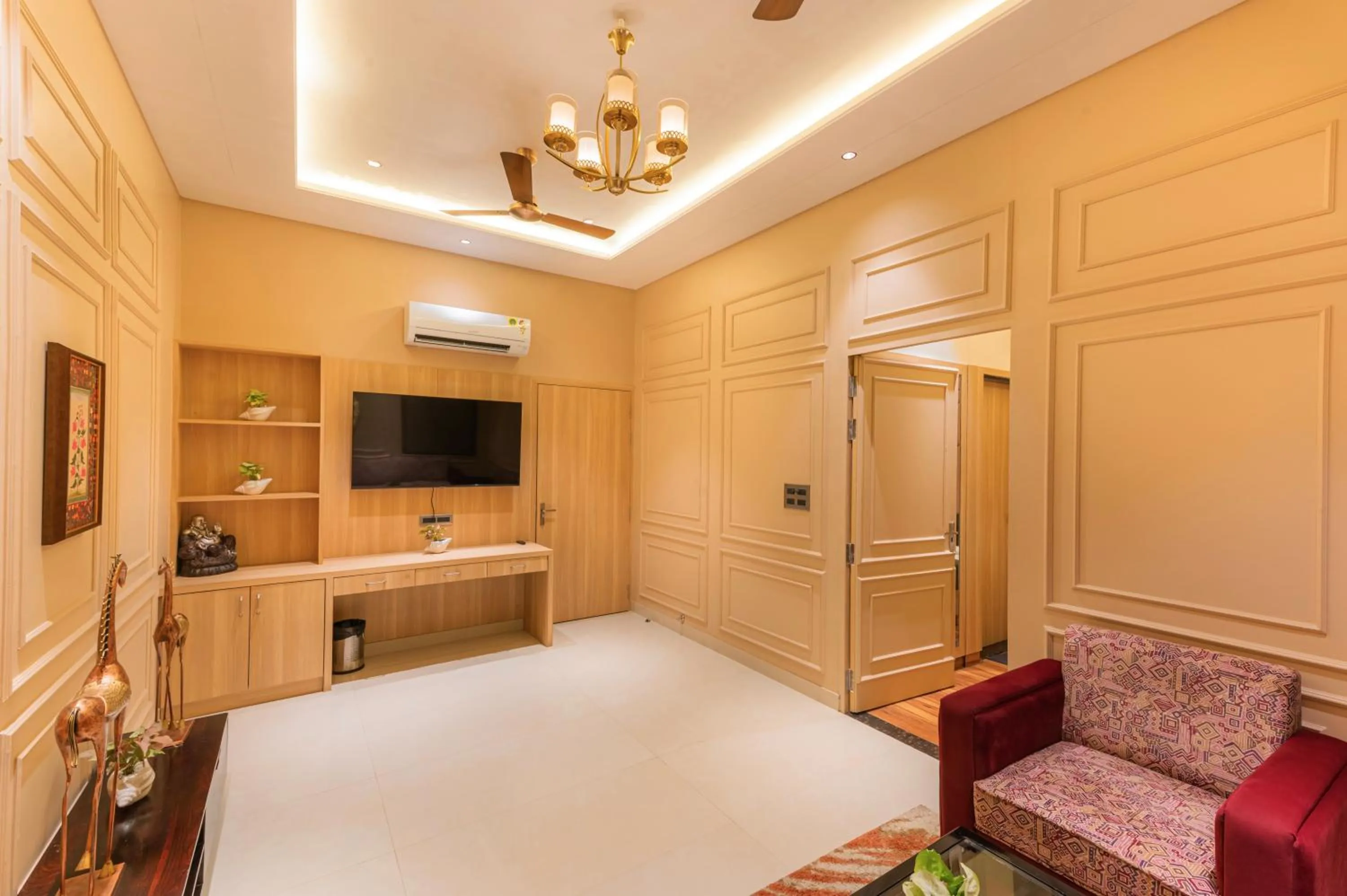 Seating area, Bed in Hotel Prime Safari