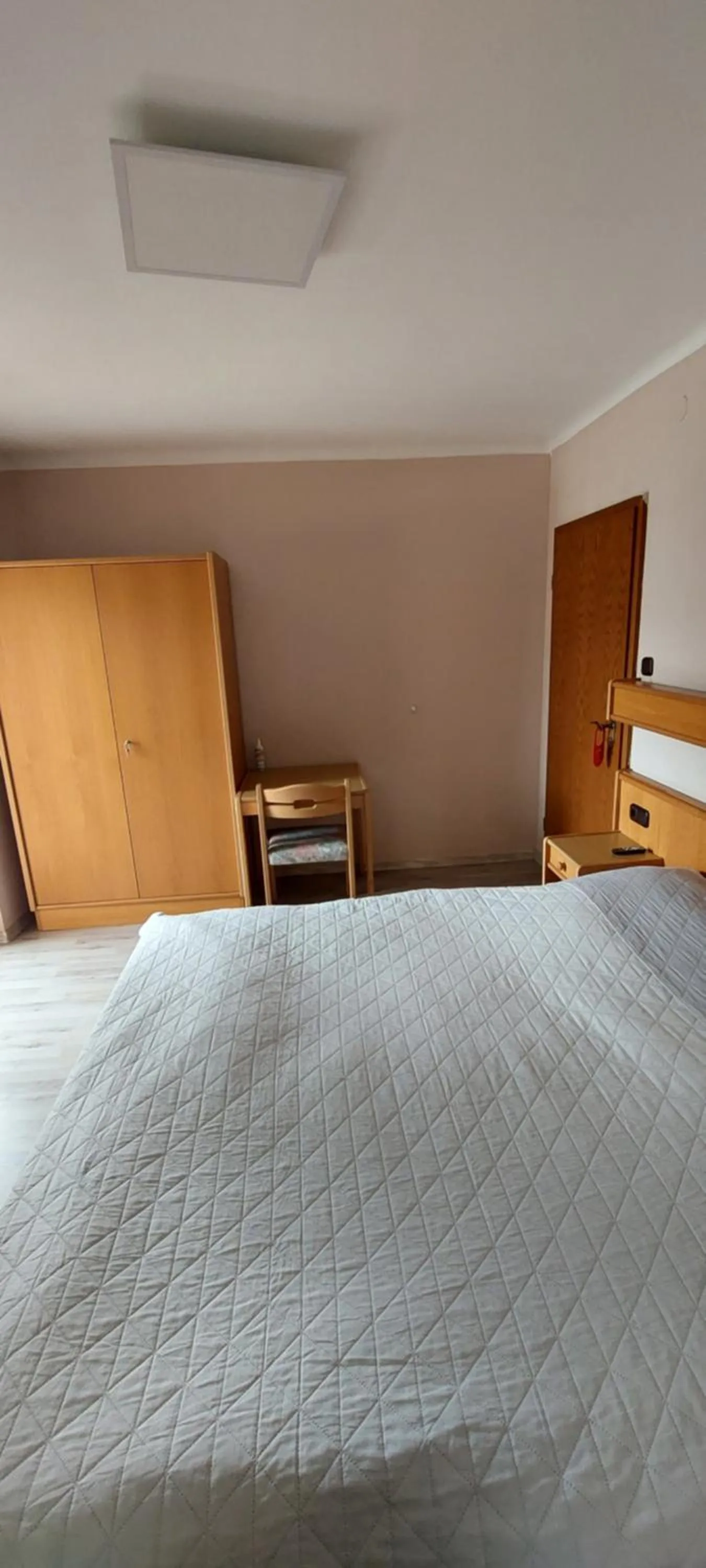 Bed in Black Bear Bikers Pub-Hotel