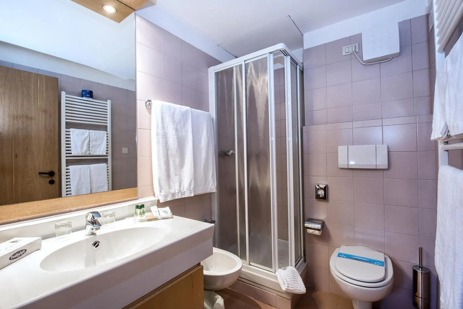 Shower in Sertorelli Sporthotel