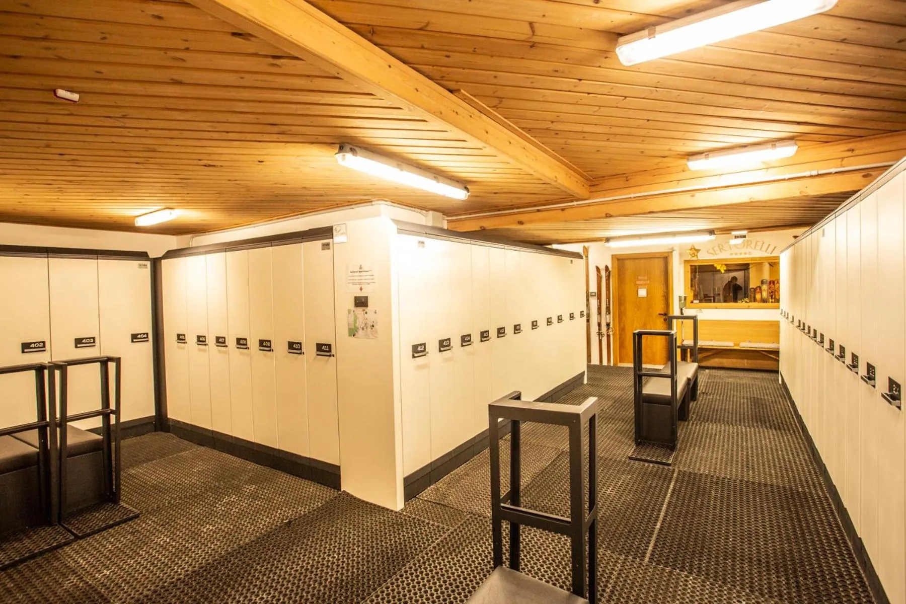 Skiing in Sertorelli Sporthotel