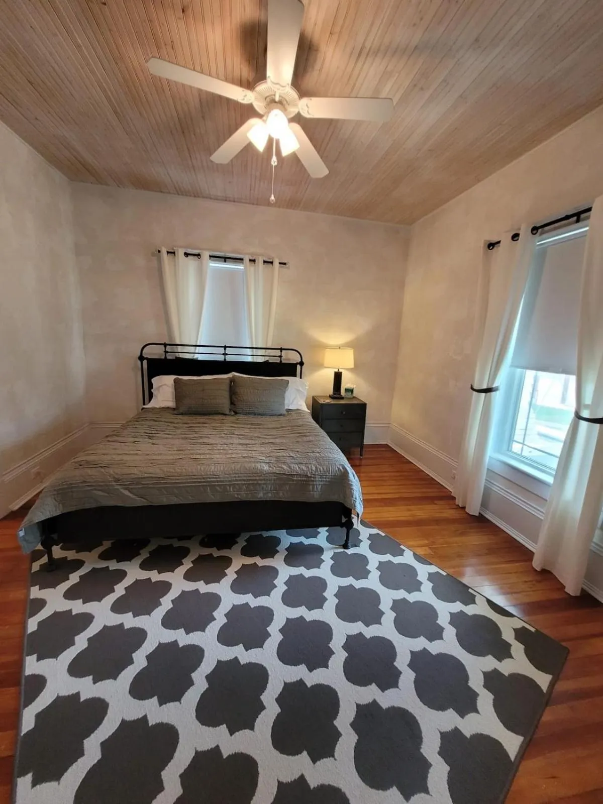 Bedroom, Bed in Holland House - Historic and Sophisticated