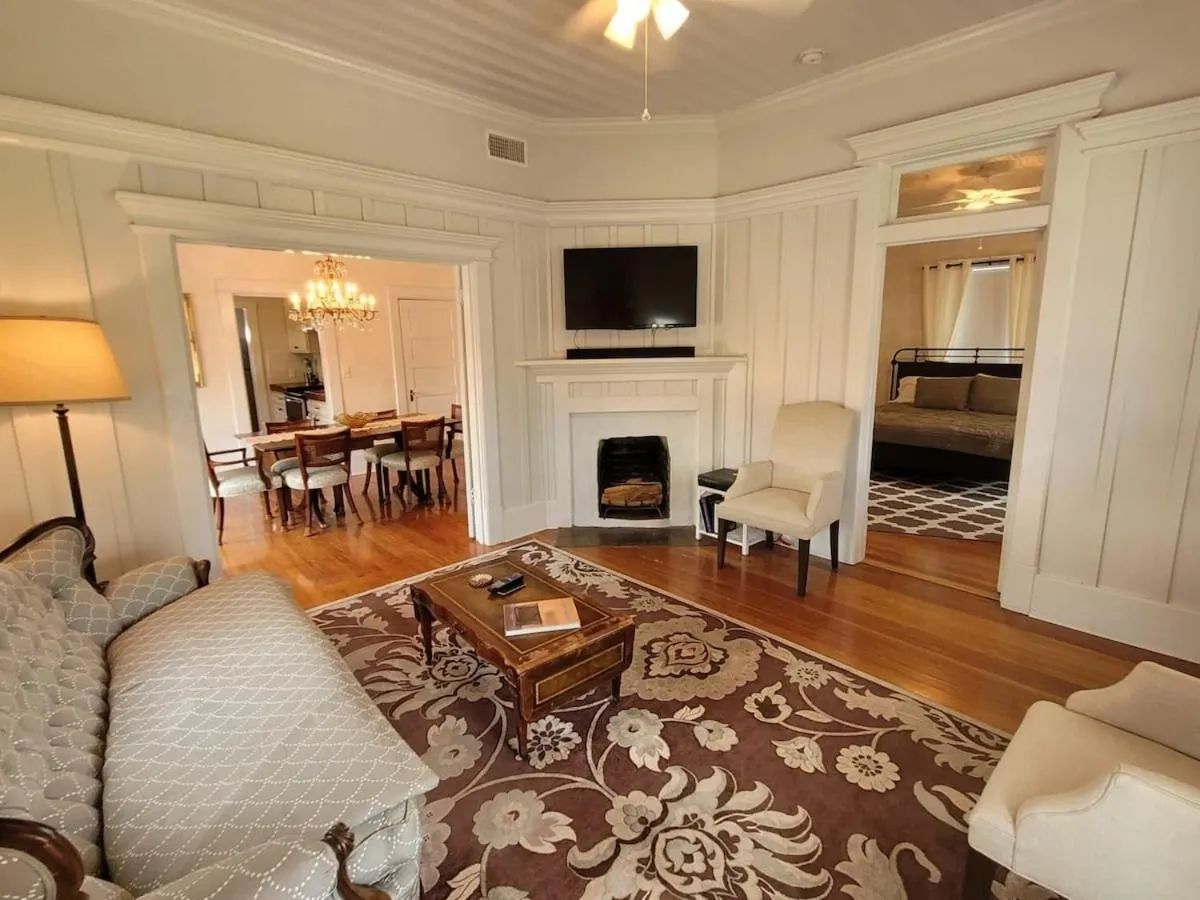Living room in Holland House - Historic and Sophisticated