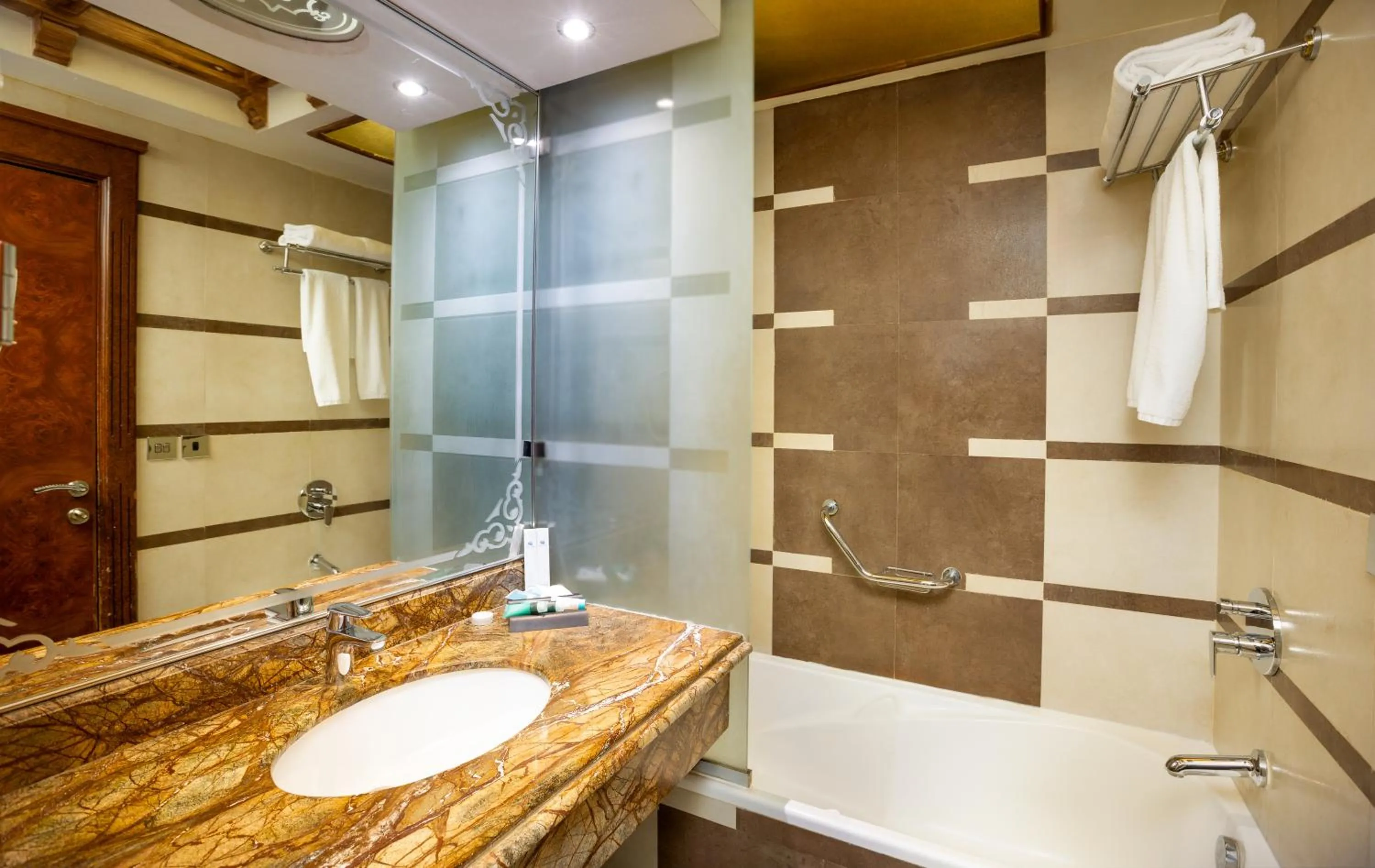 Shower in Verta Madina Hotel