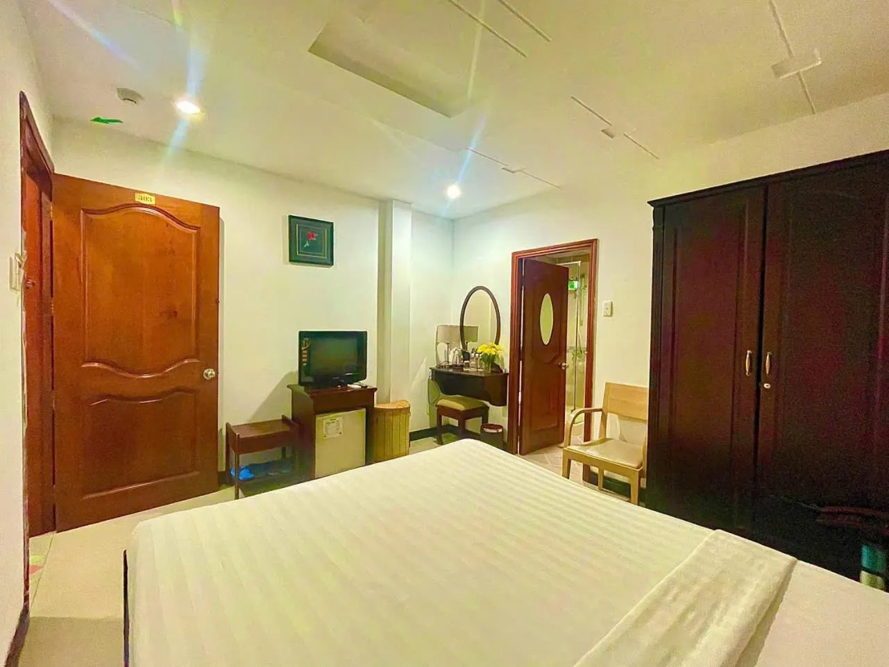 Photo of the whole room, Bed in Gold hotel, Saigon