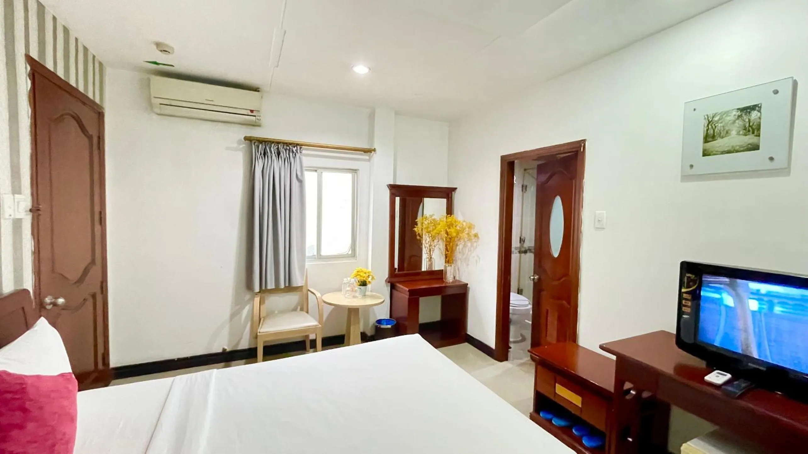 Bedroom, Bed in Gold hotel, Saigon